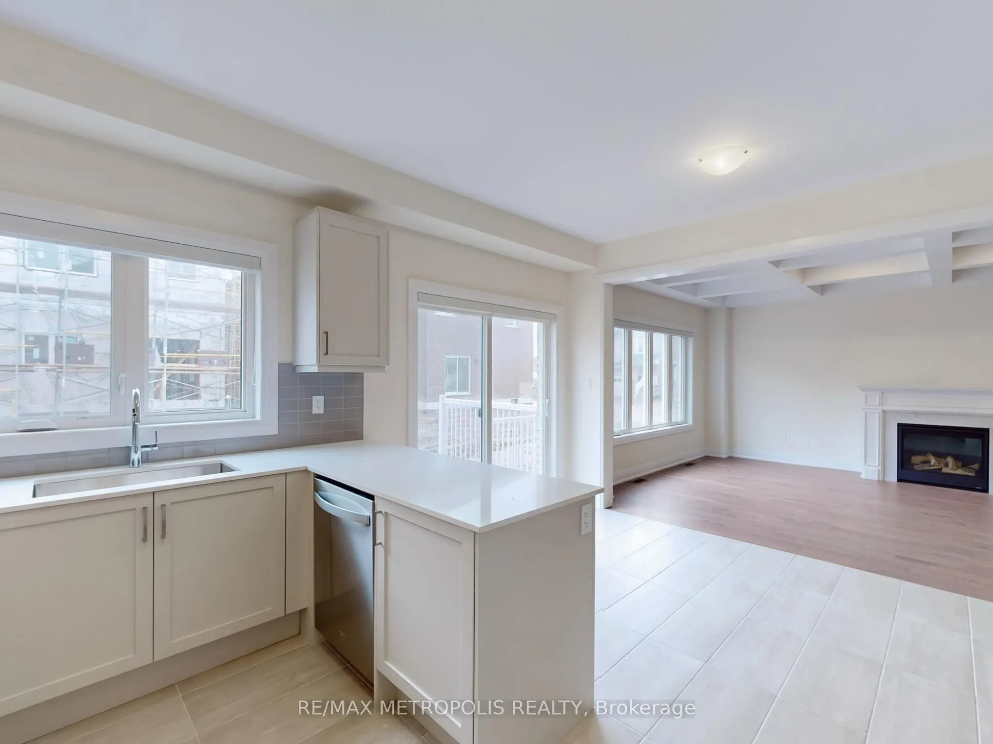 21 La Reine Avenue, #MAIN