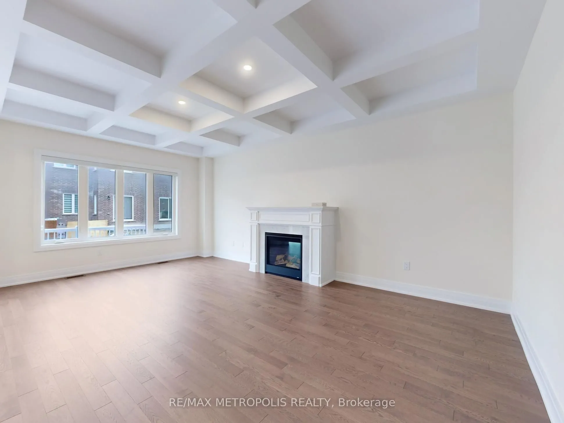 21 La Reine Avenue, #MAIN