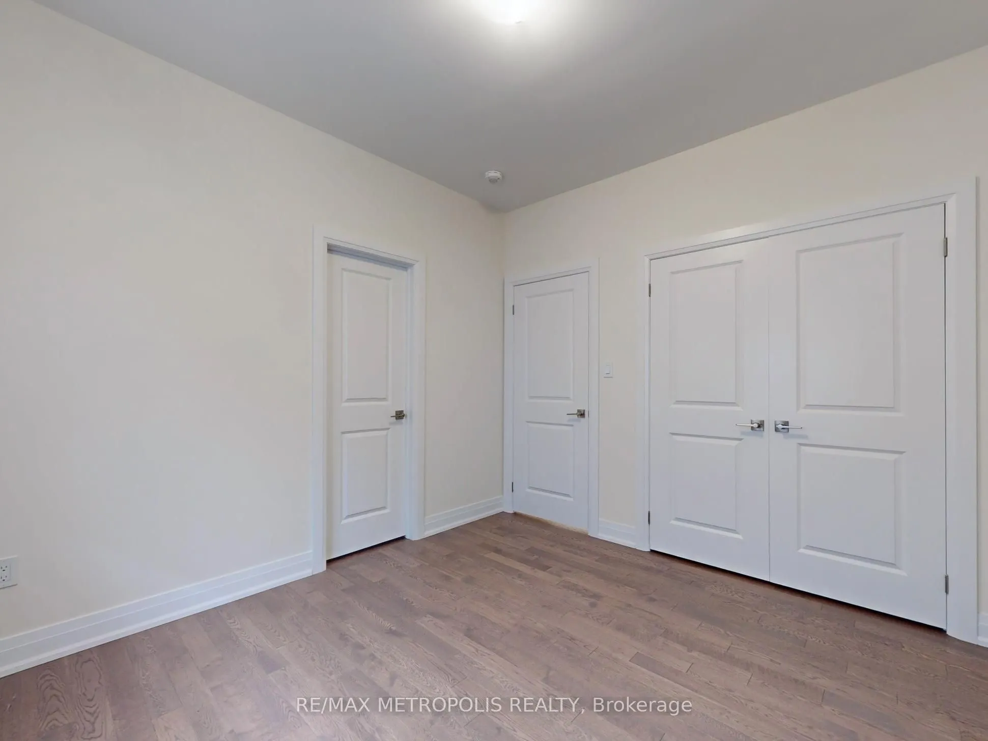 21 La Reine Avenue, #MAIN