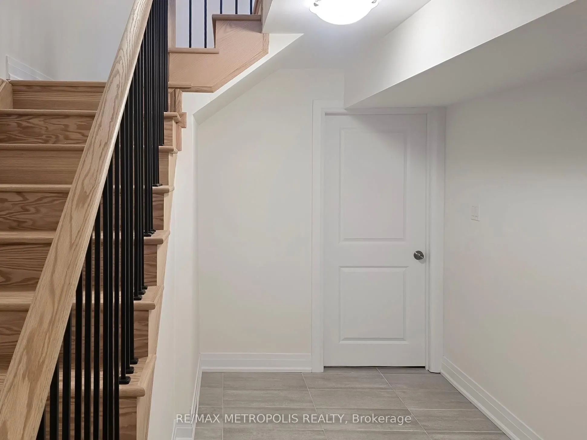 21 La Reine Avenue, #MAIN