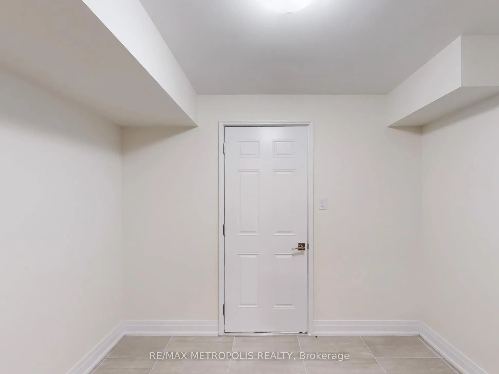 21 La Reine Avenue, #MAIN