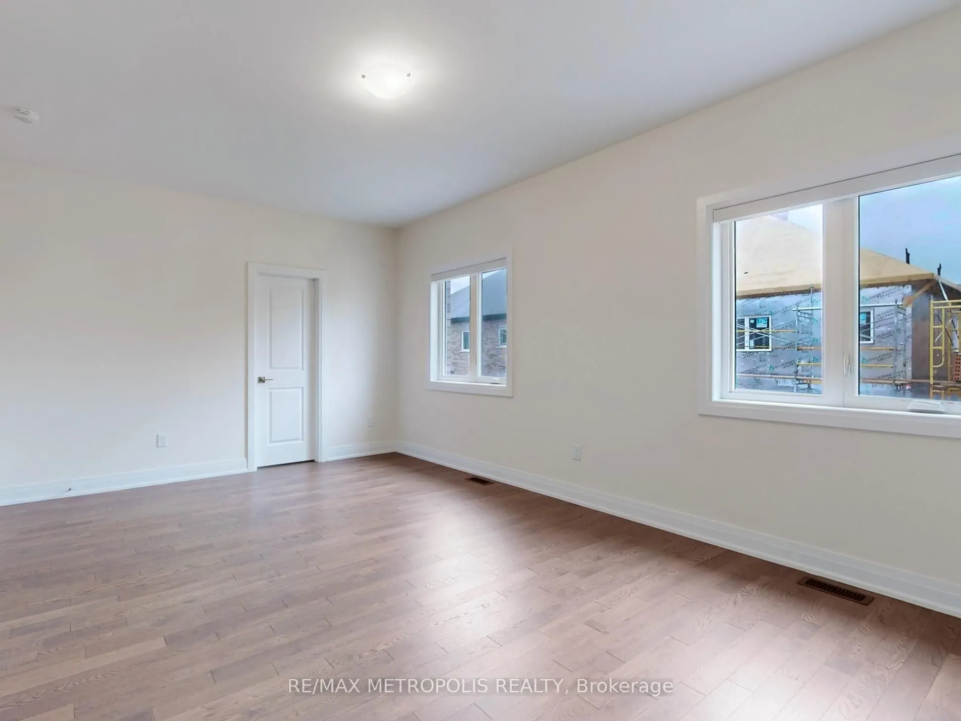 21 La Reine Avenue, #MAIN