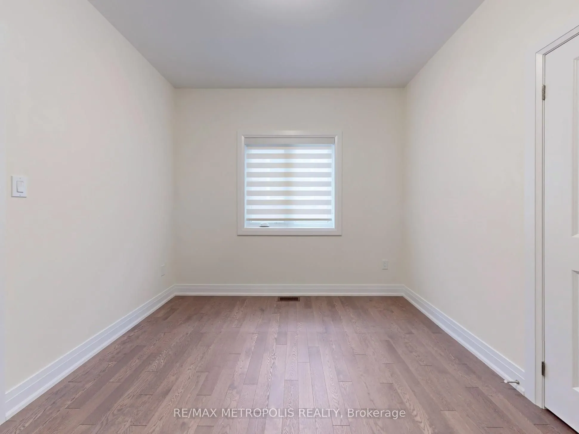21 La Reine Avenue, #MAIN