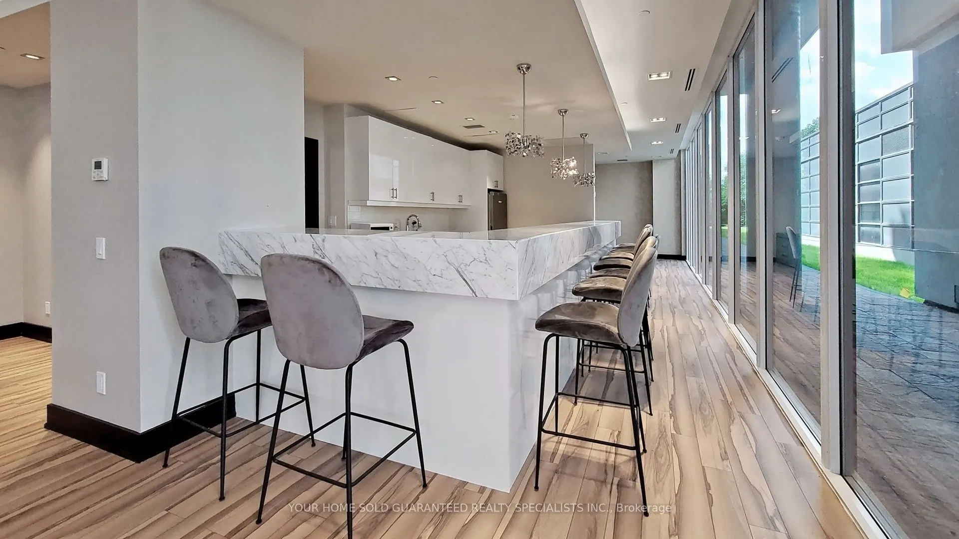 9618 Yonge Street, #318