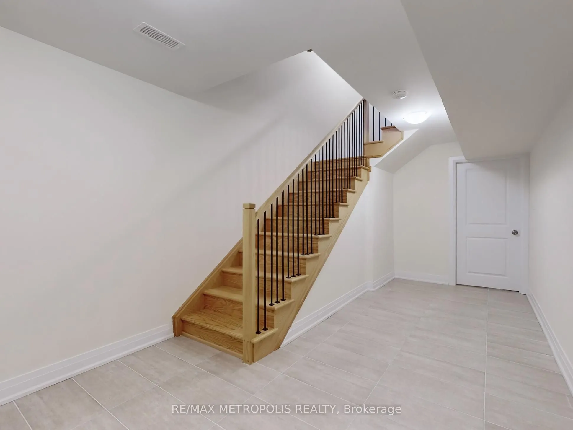 21 La Reine Avenue