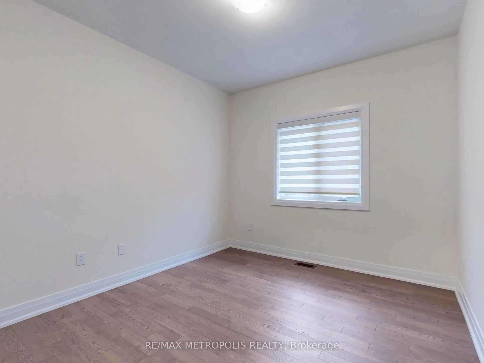 21 La Reine Avenue