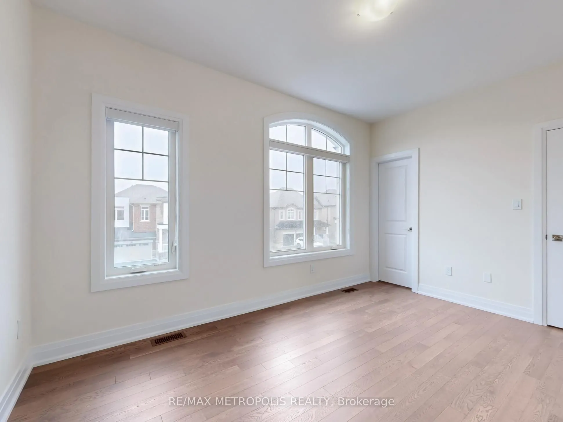 21 La Reine Avenue