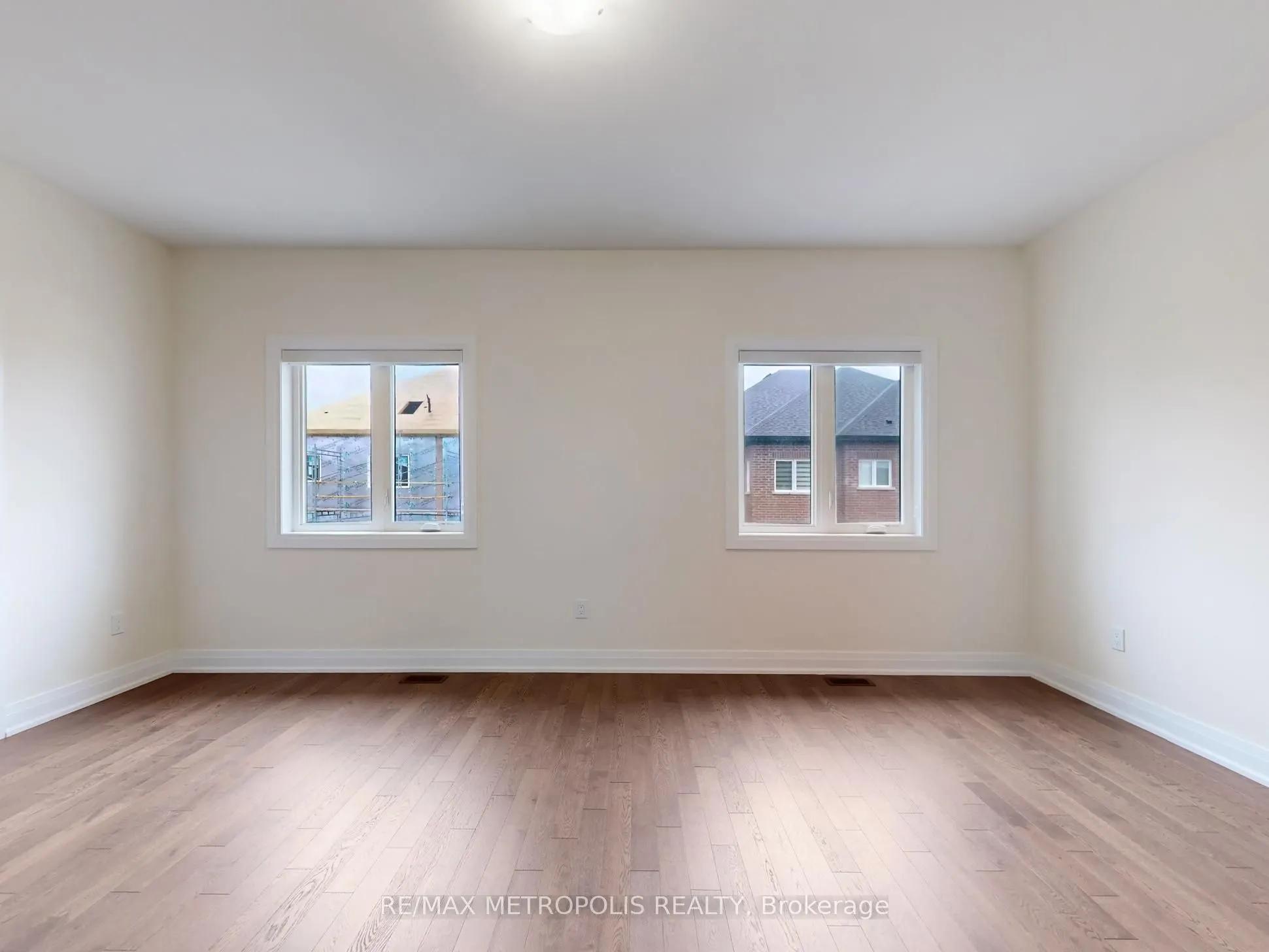 21 La Reine Avenue