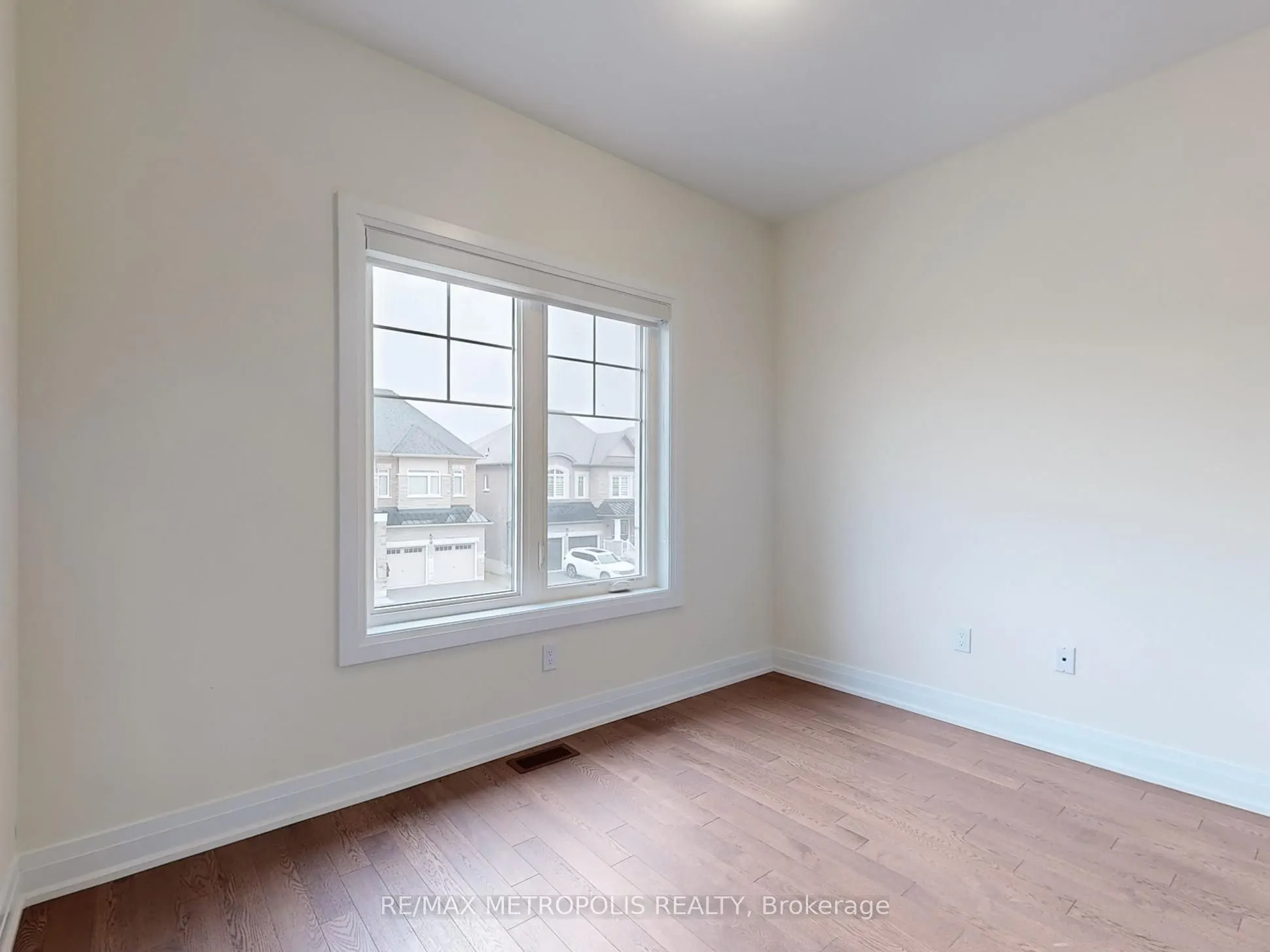 21 La Reine Avenue