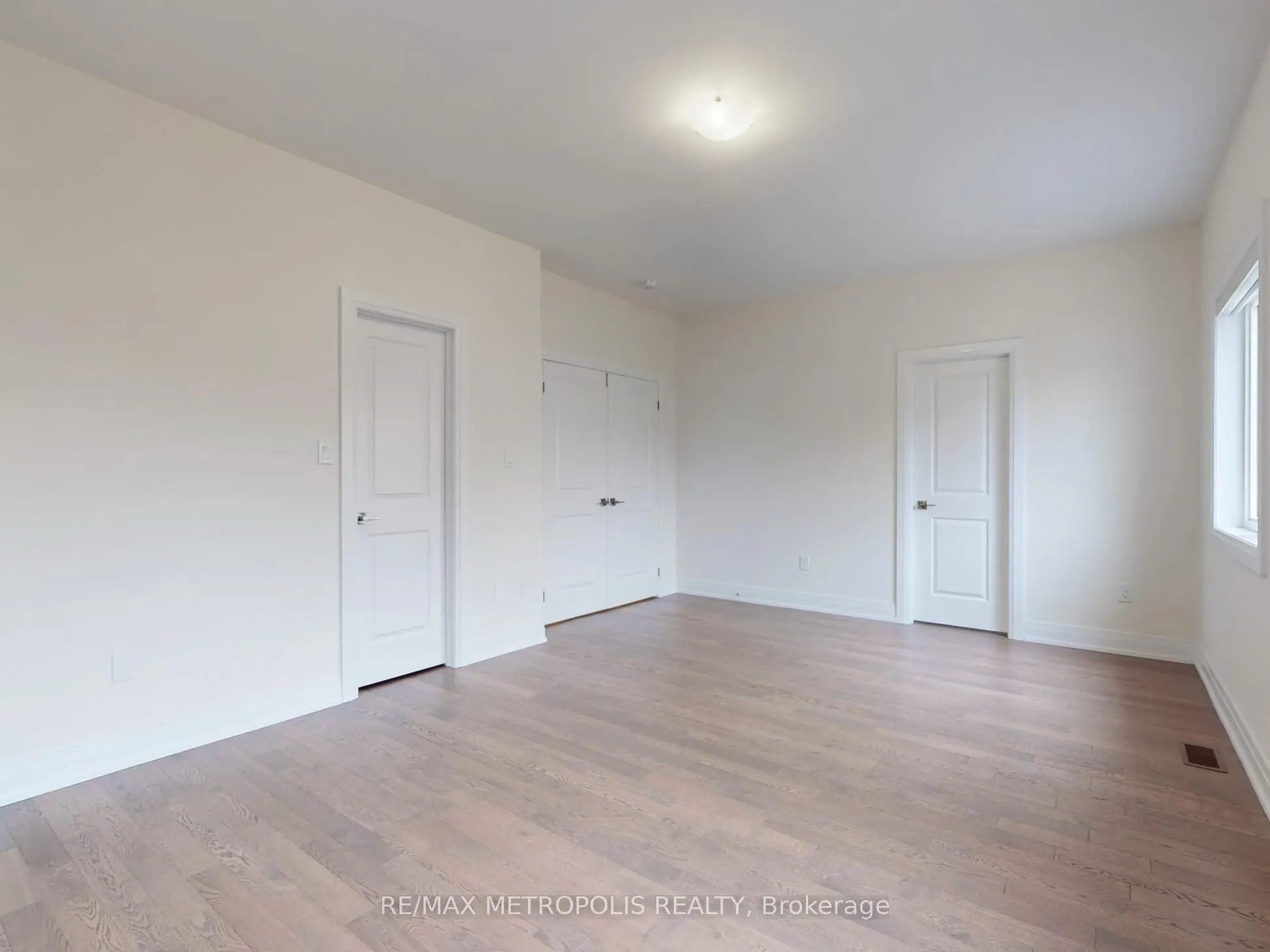 21 La Reine Avenue