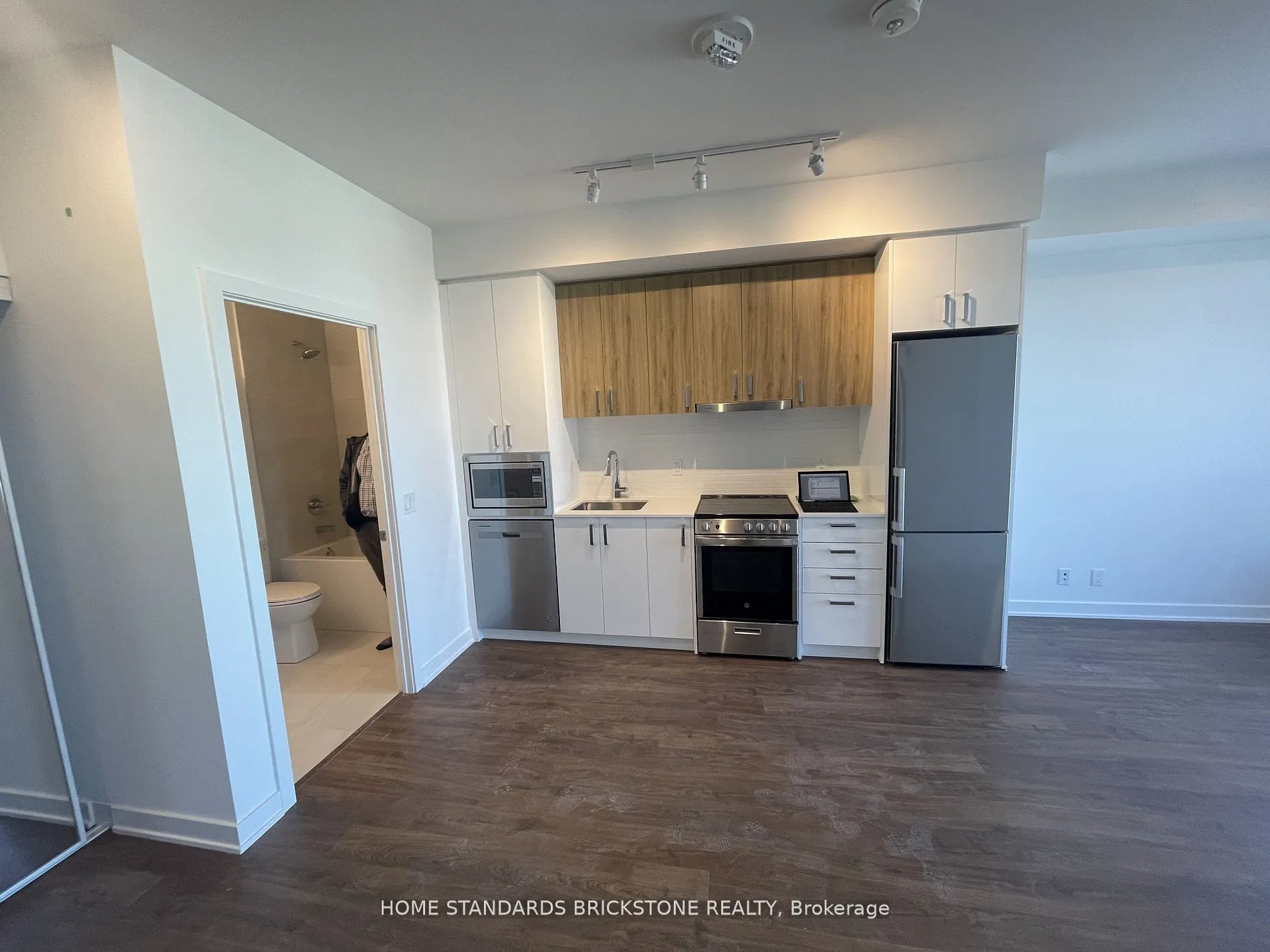 50 UPPER MALL Way N, #2007
