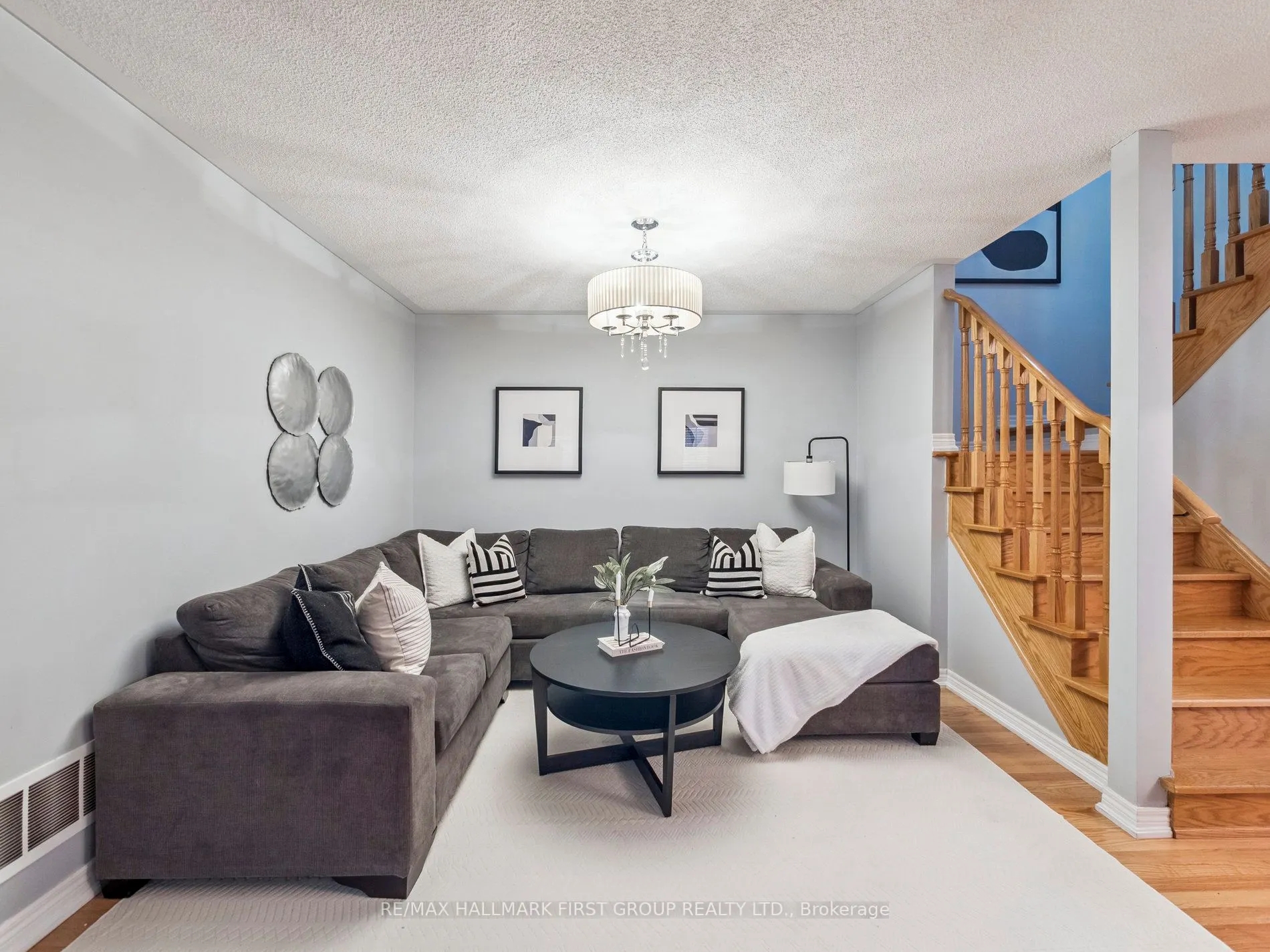 20 Crestbank Court
