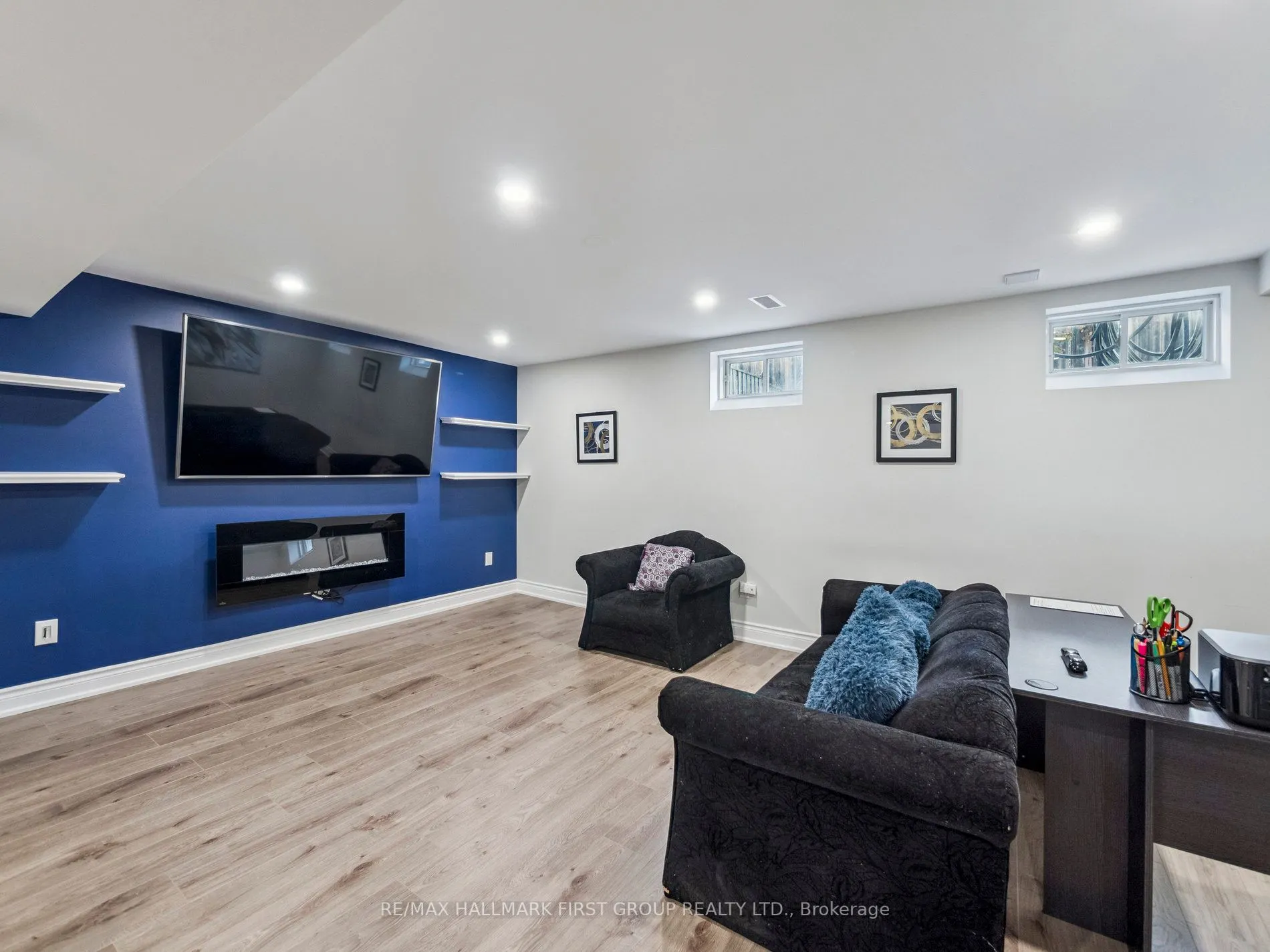 20 Crestbank Court