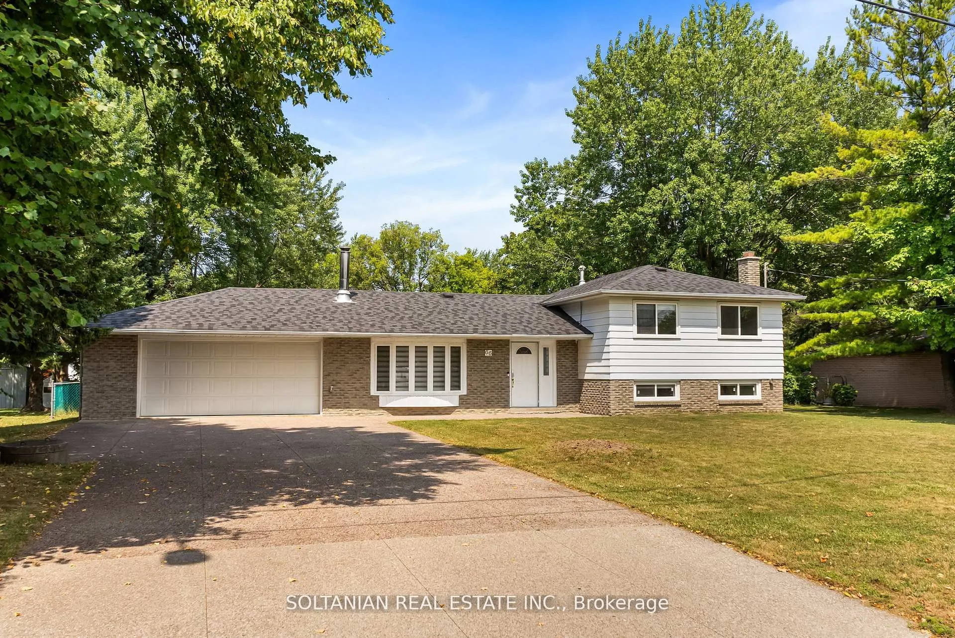 66 Lakeland Crescent