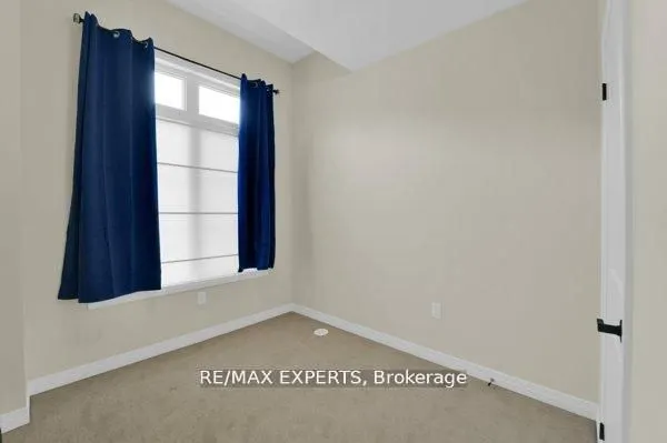 87 De La Roche Drive N