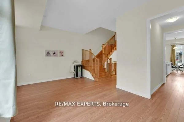 87 De La Roche Drive N