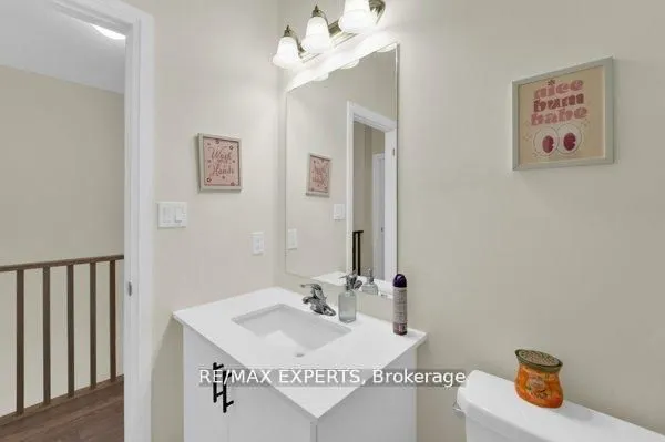 87 De La Roche Drive N