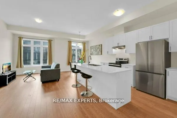 87 De La Roche Drive N