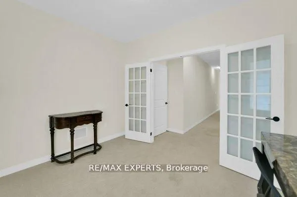 87 De La Roche Drive N