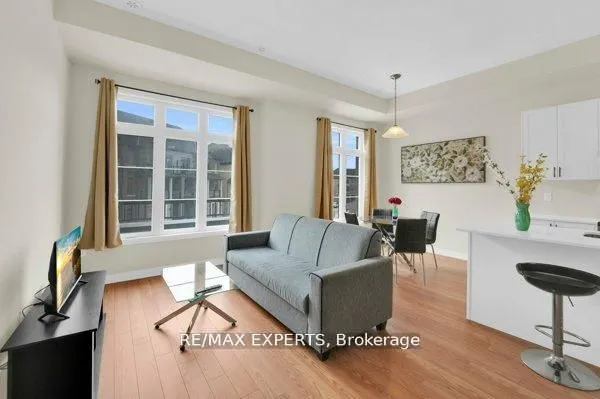 87 De La Roche Drive N
