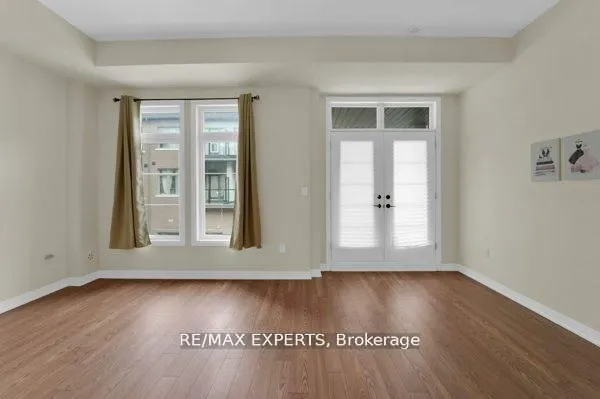 87 De La Roche Drive N