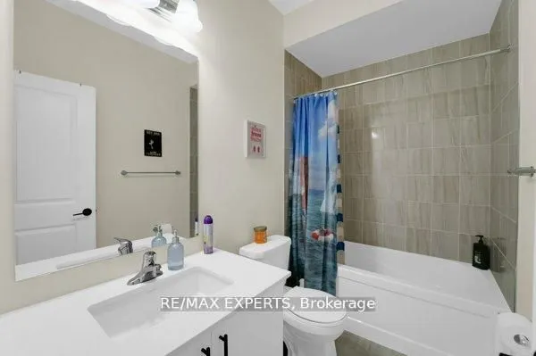 87 De La Roche Drive N