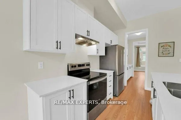 87 De La Roche Drive N
