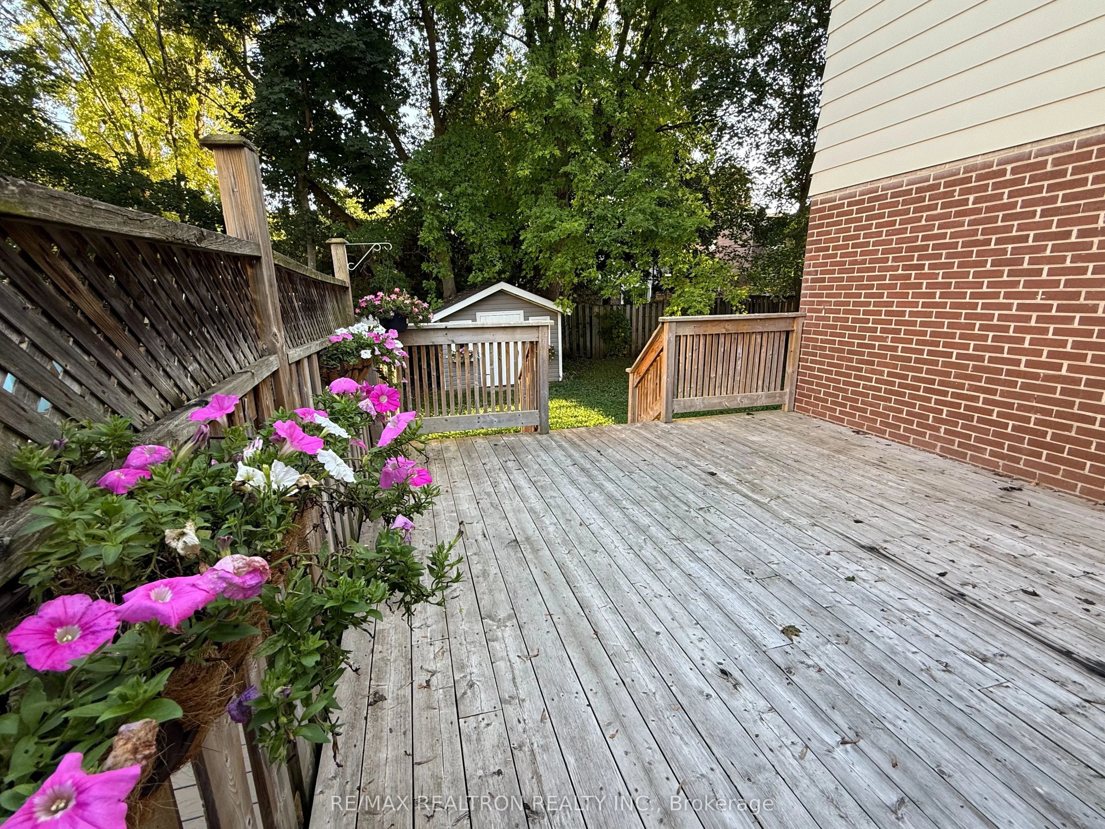 219 Thoms Crescent