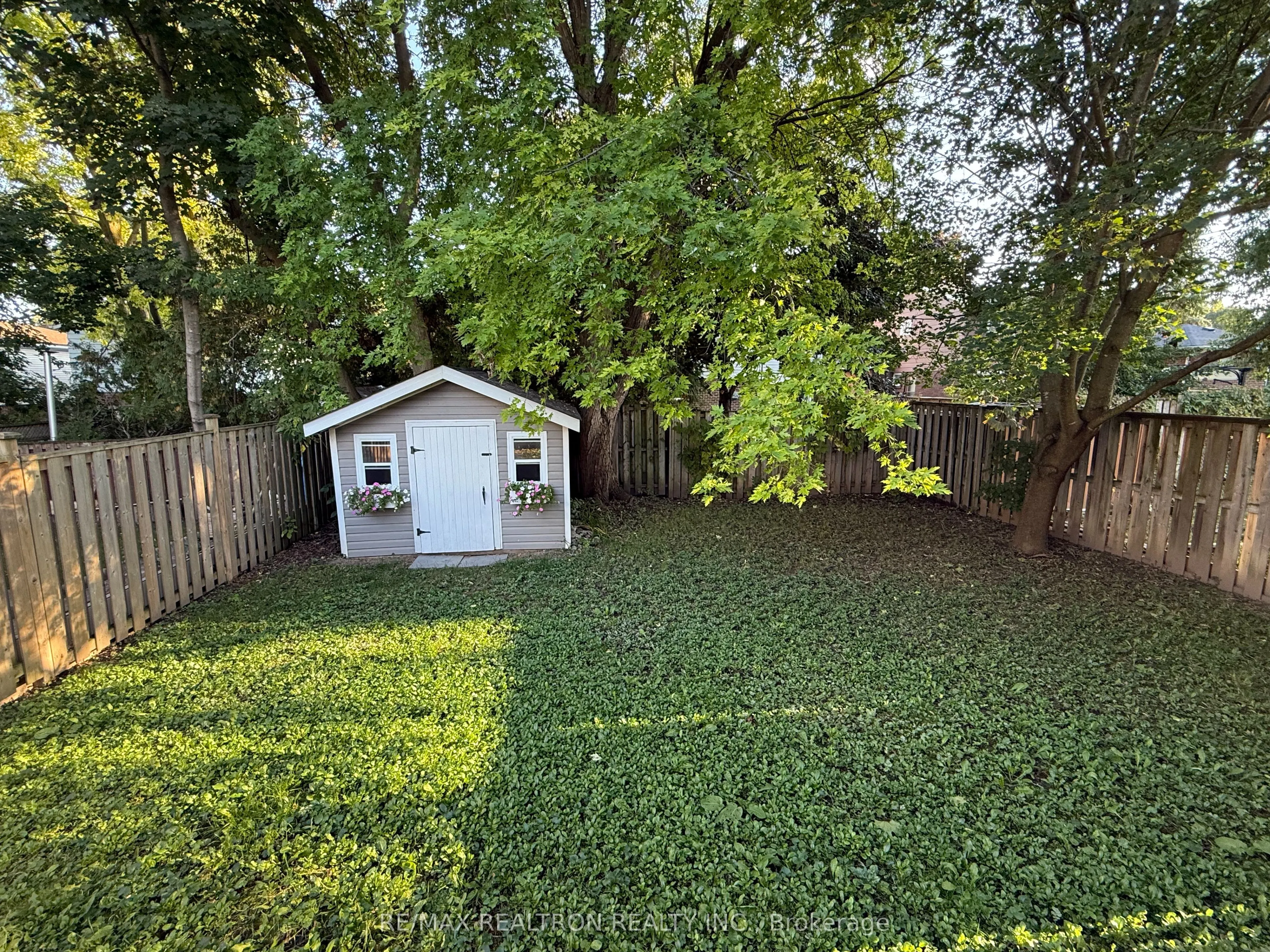 219 Thoms Crescent