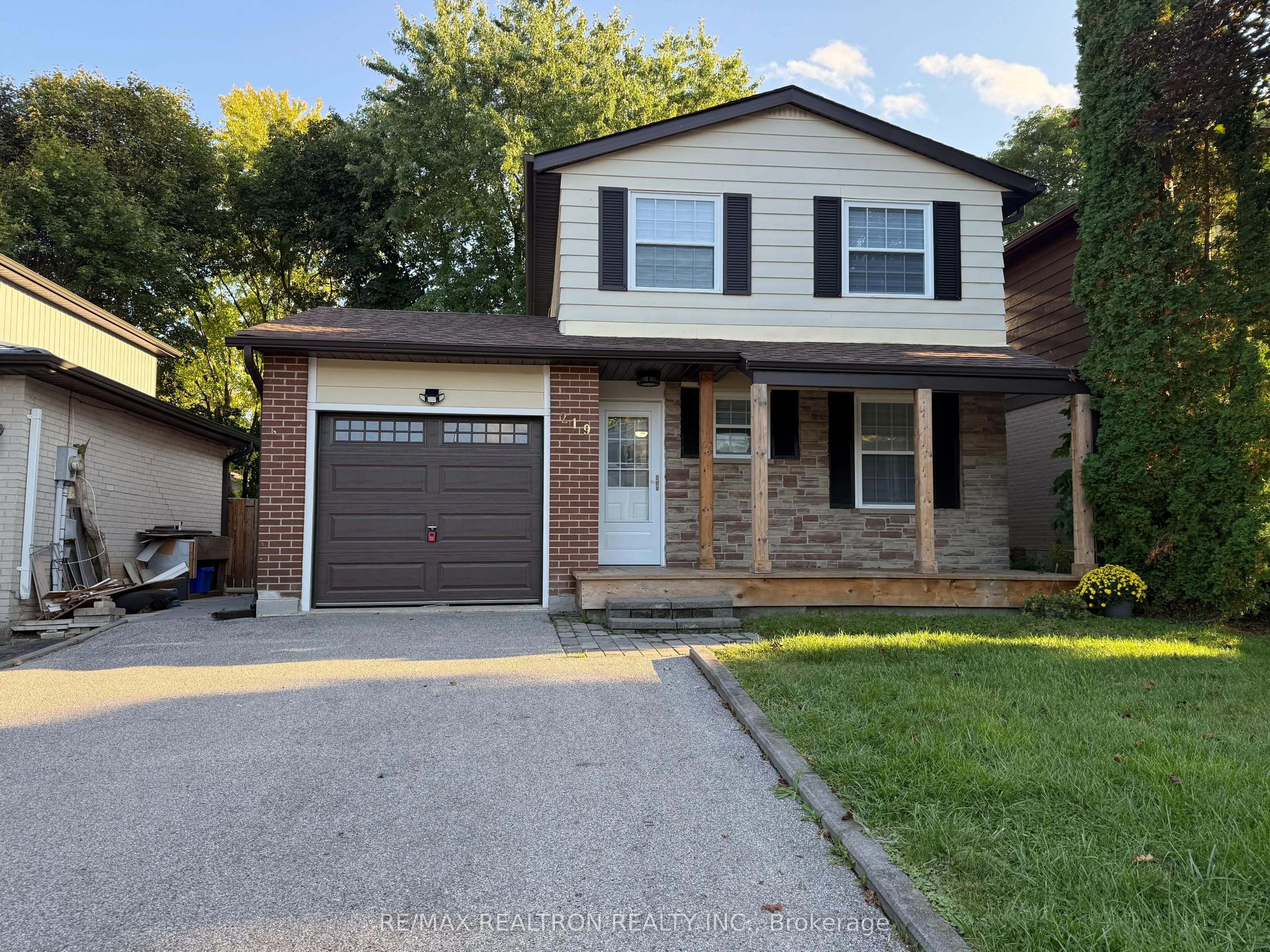 219 Thoms Crescent