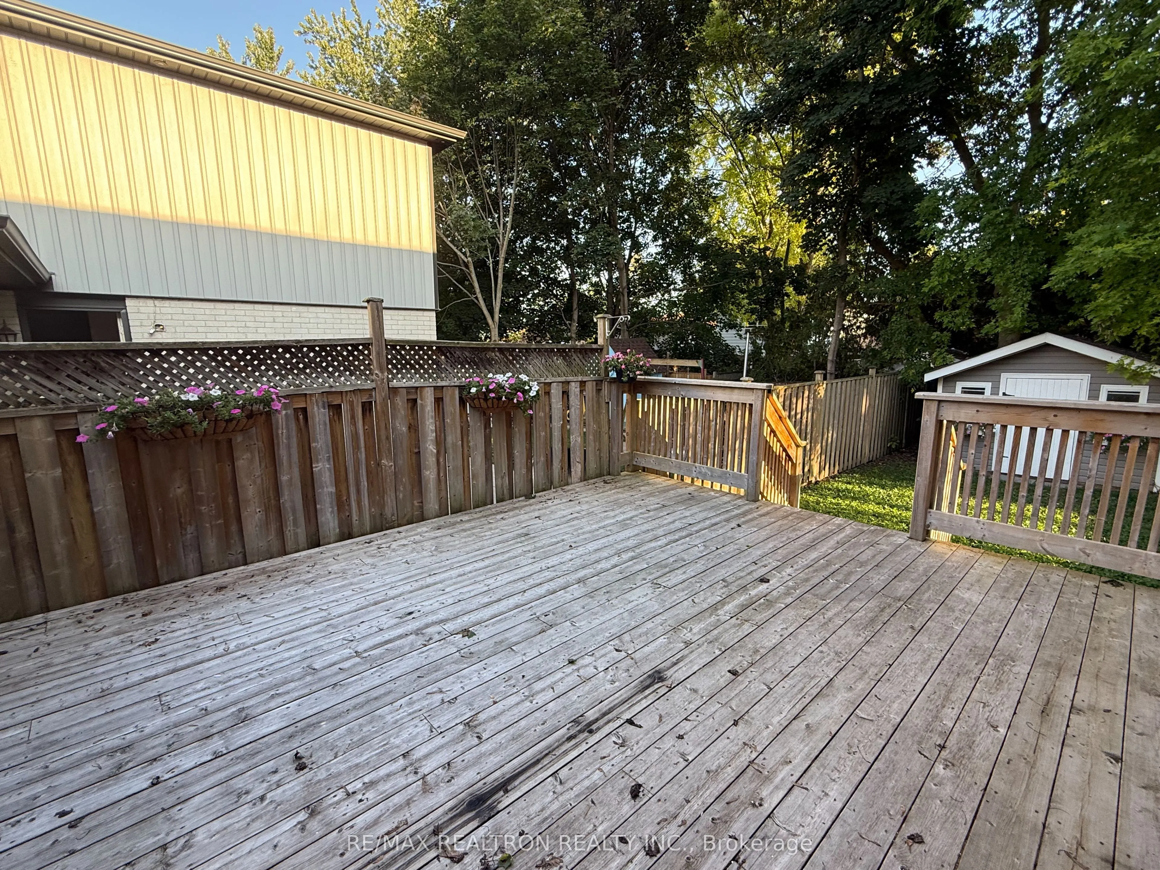 219 Thoms Crescent