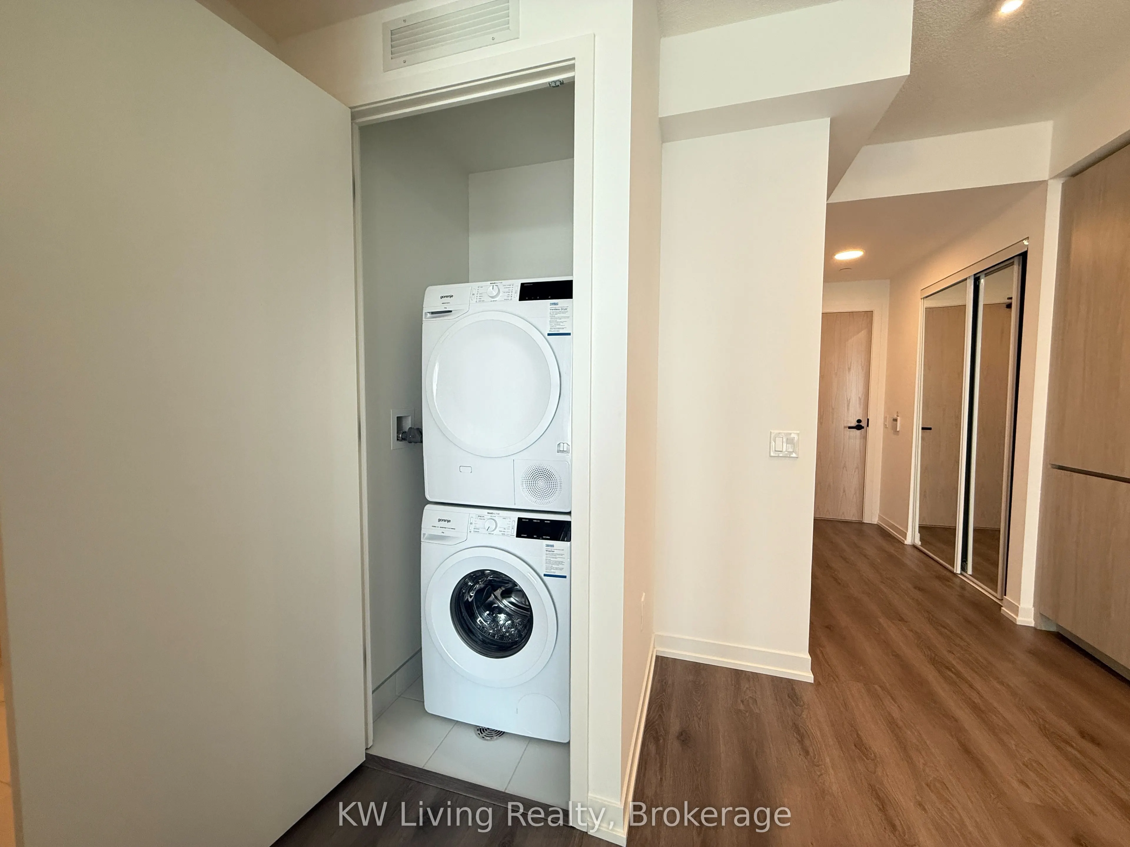 28 Interchange Way, #2516
