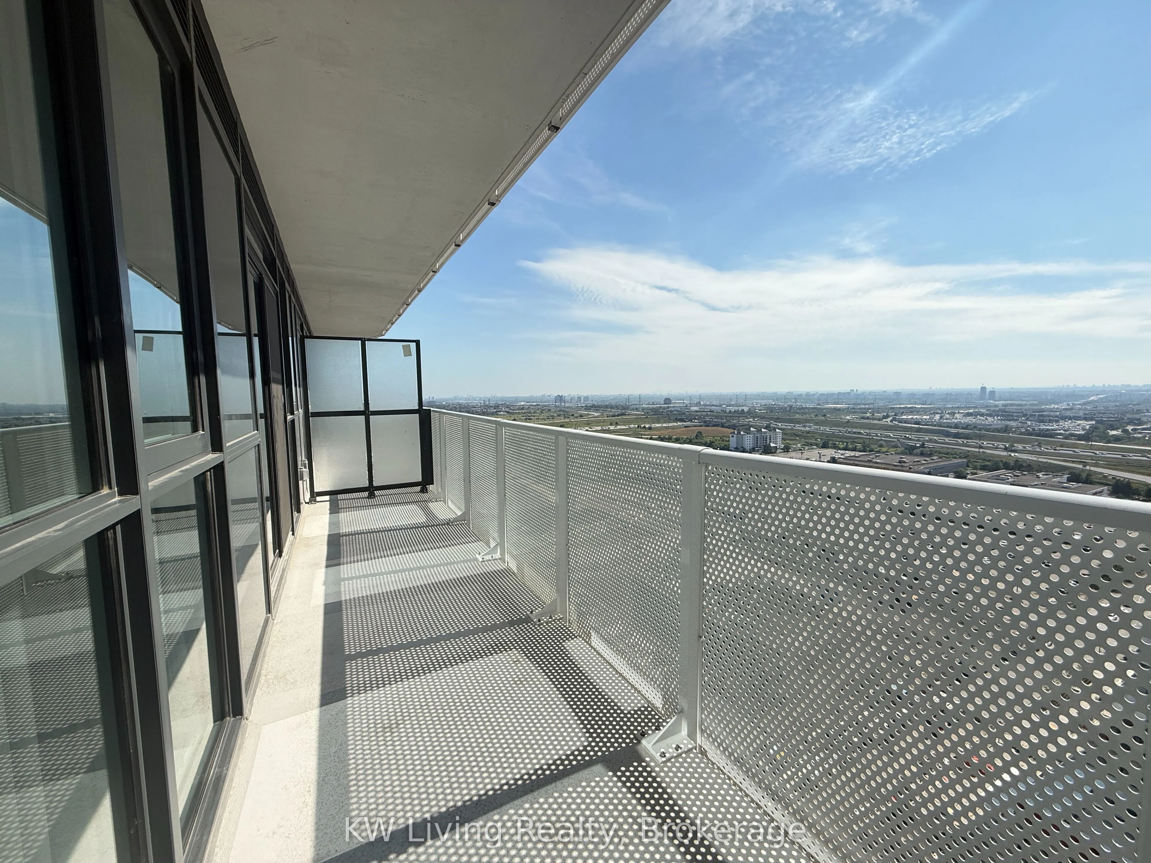 28 Interchange Way, #2516