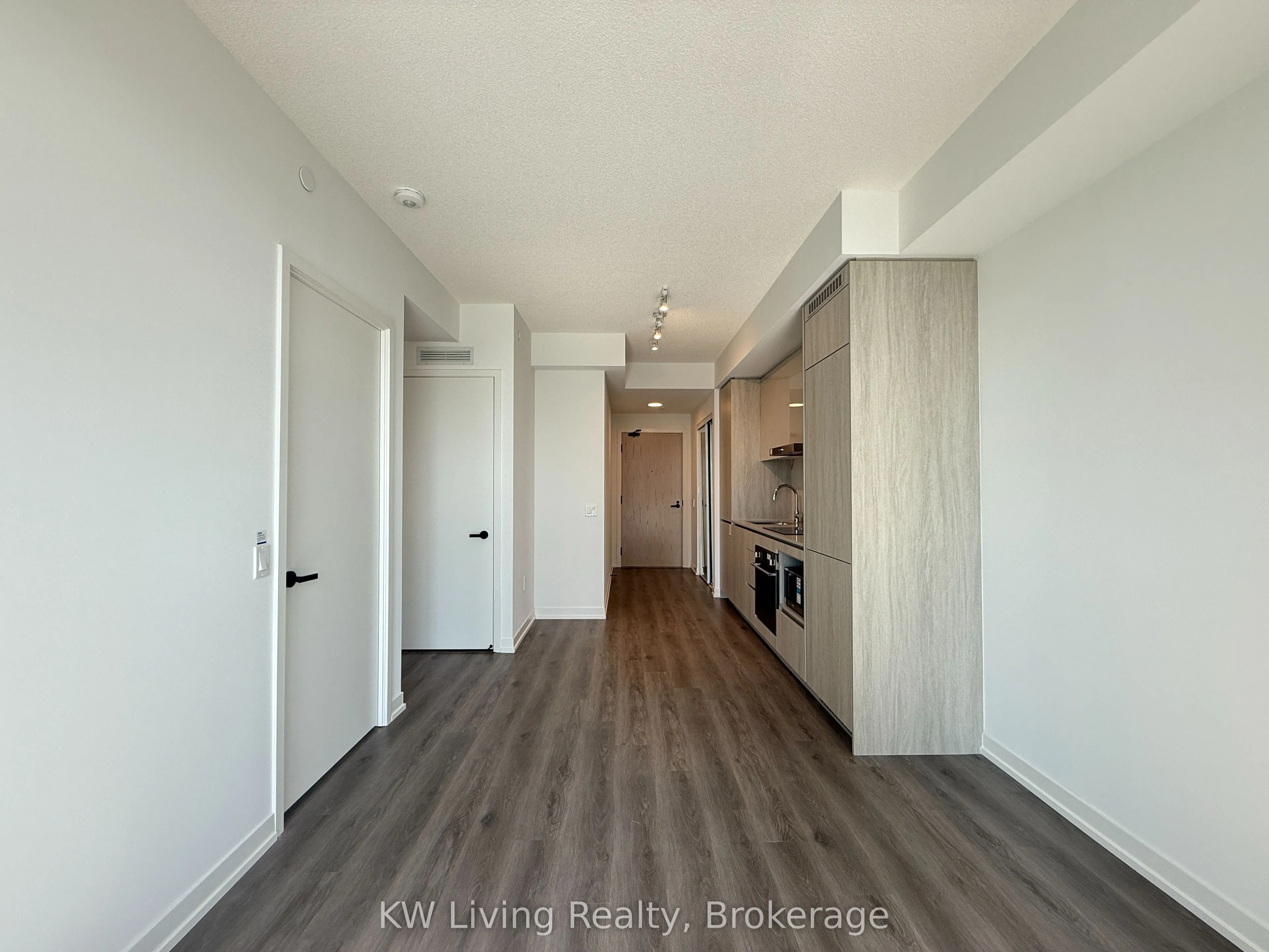 28 Interchange Way, #2516