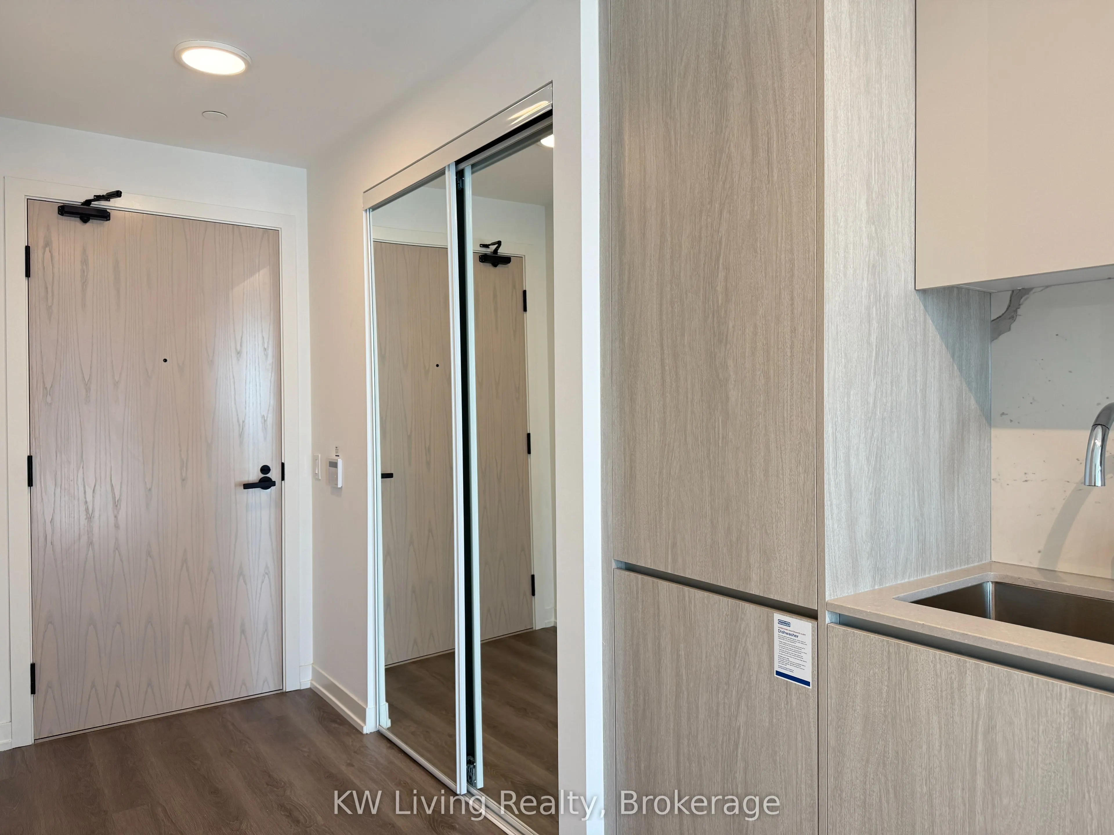 28 Interchange Way, #2516