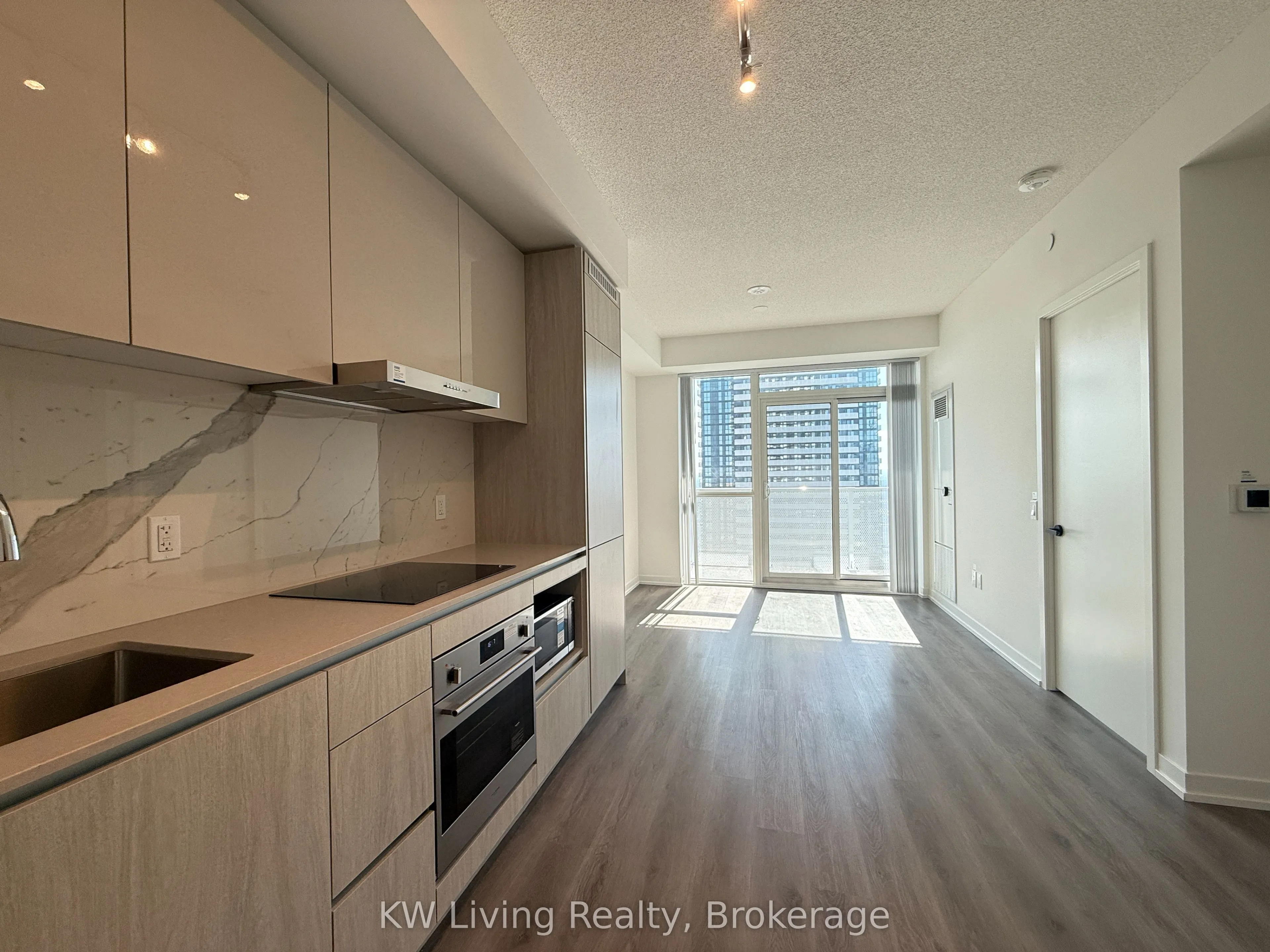 28 Interchange Way, #2516