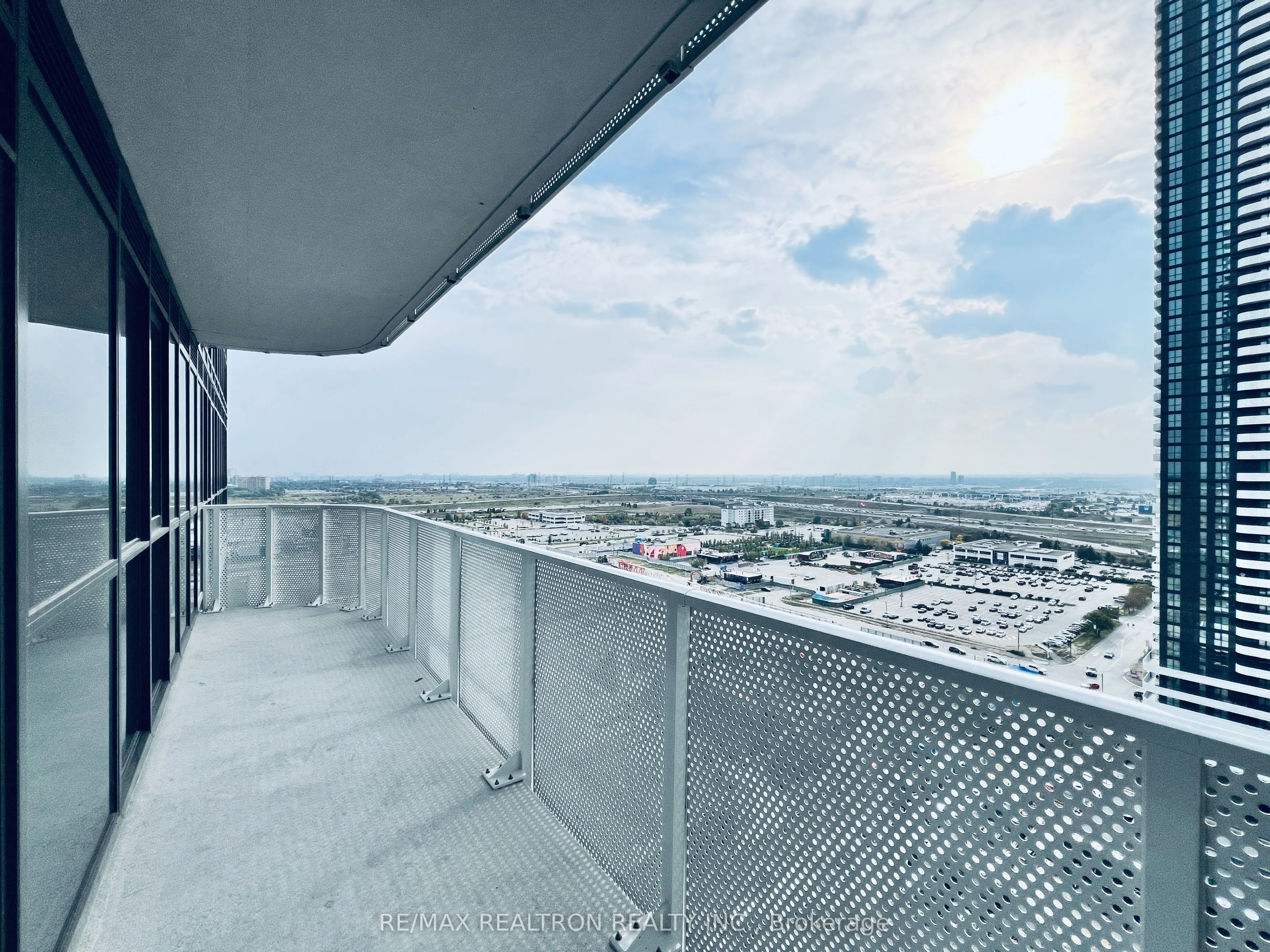 28 Interchange Way, #2015