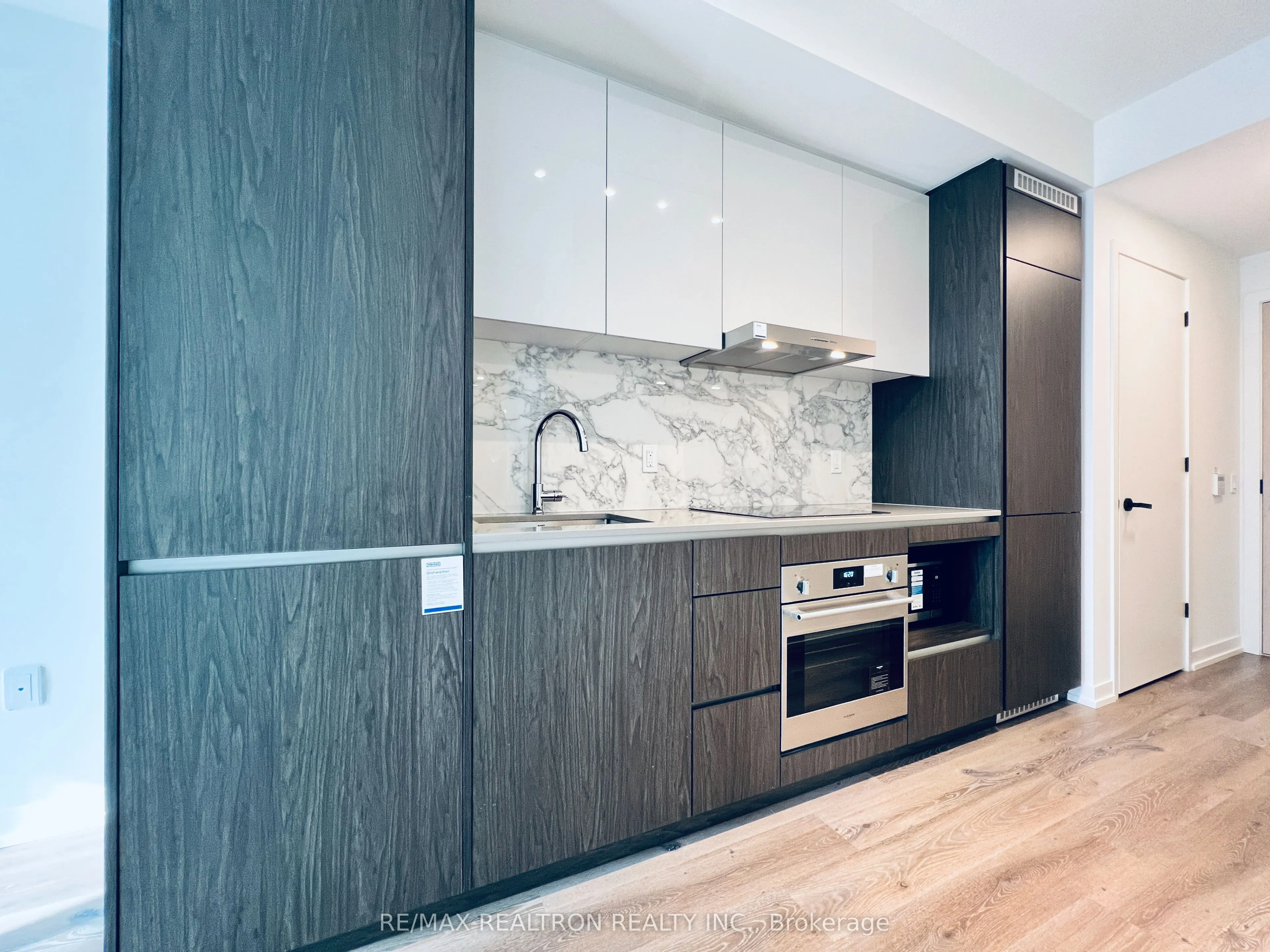 28 Interchange Way, #2015