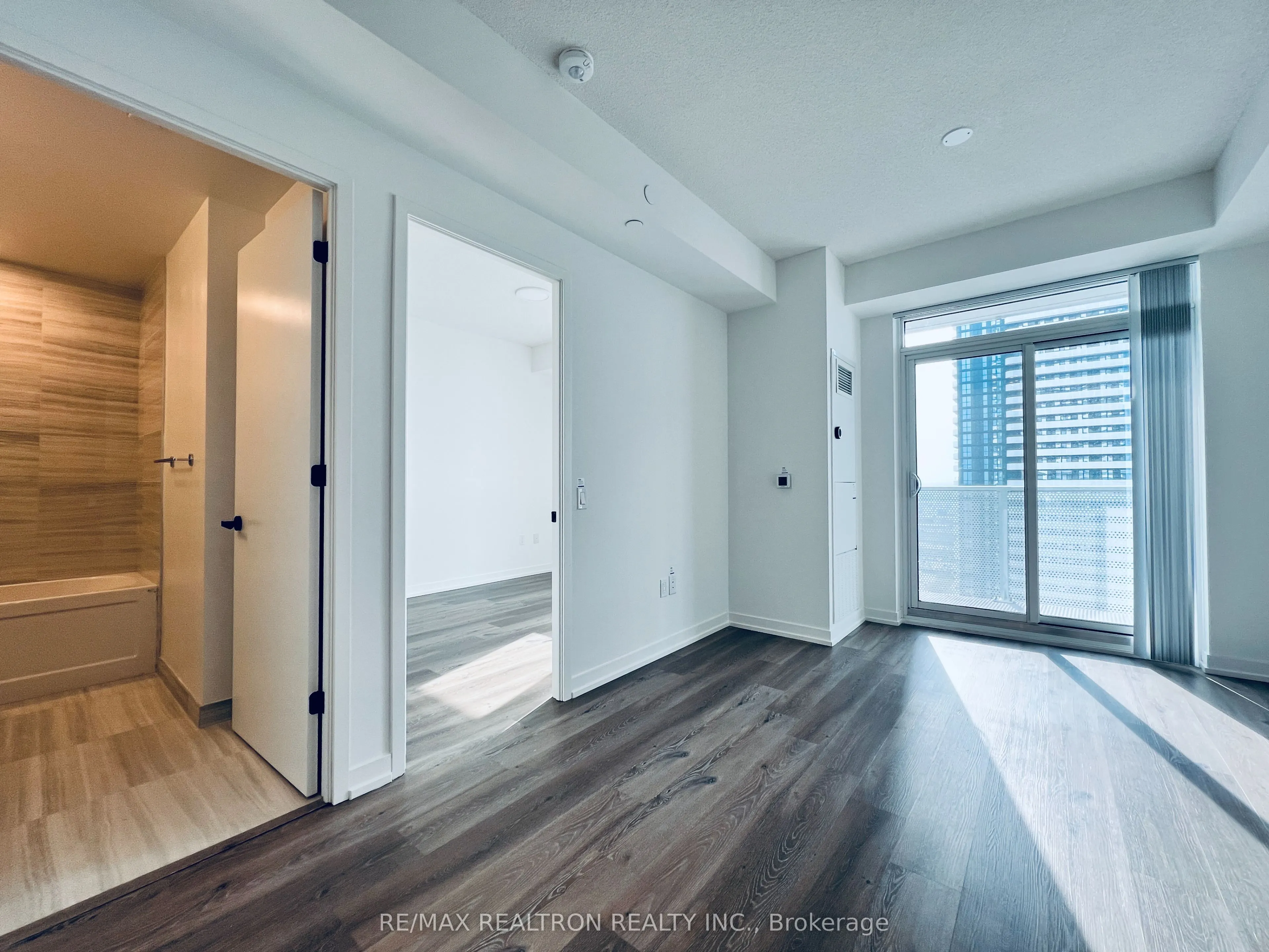 28 Interchange Way, #2015