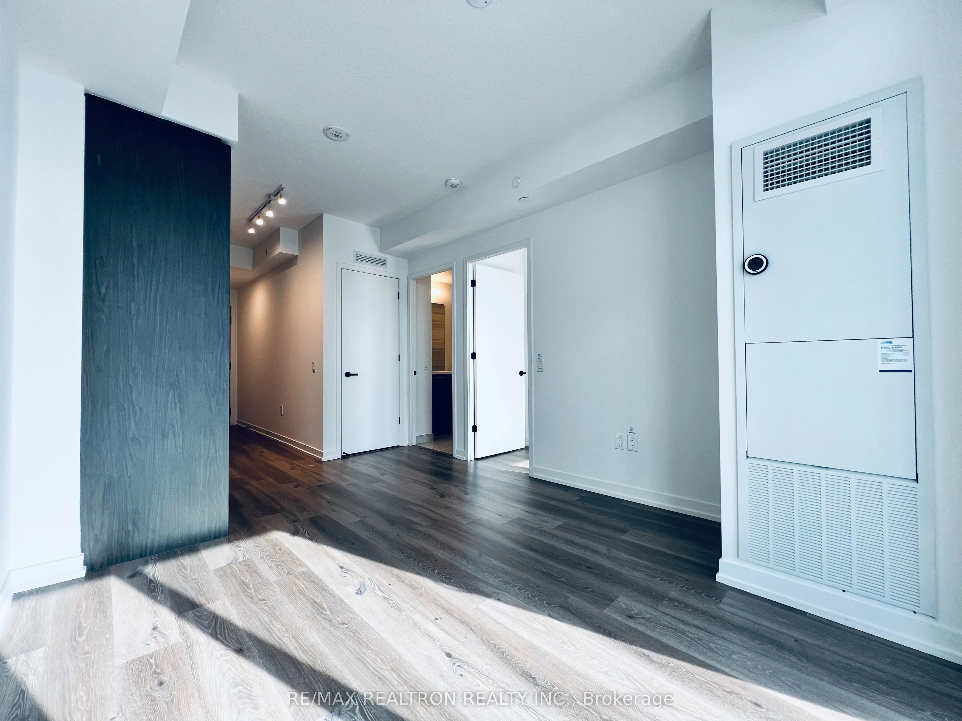 28 Interchange Way, #2015