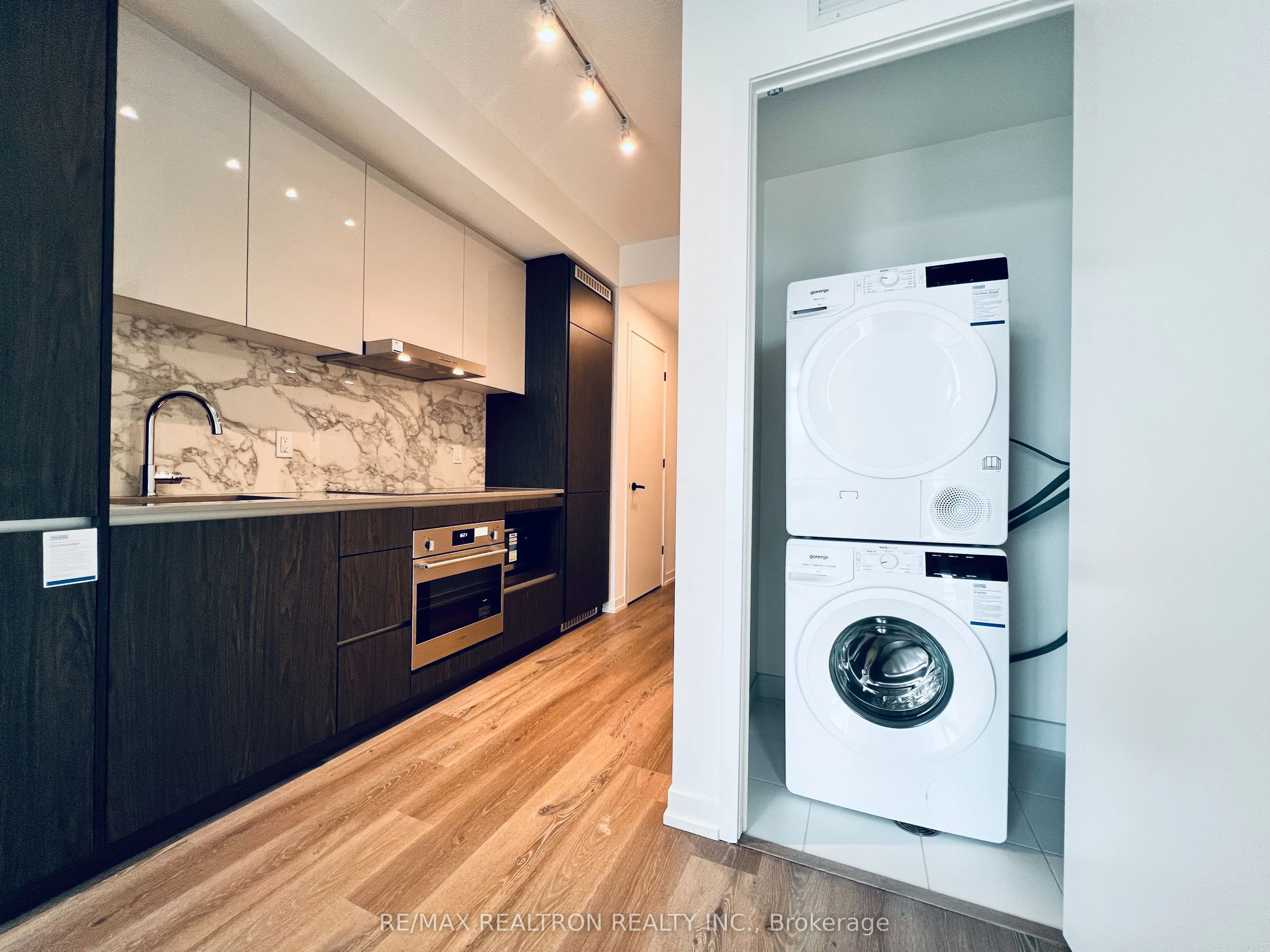 28 Interchange Way, #2015