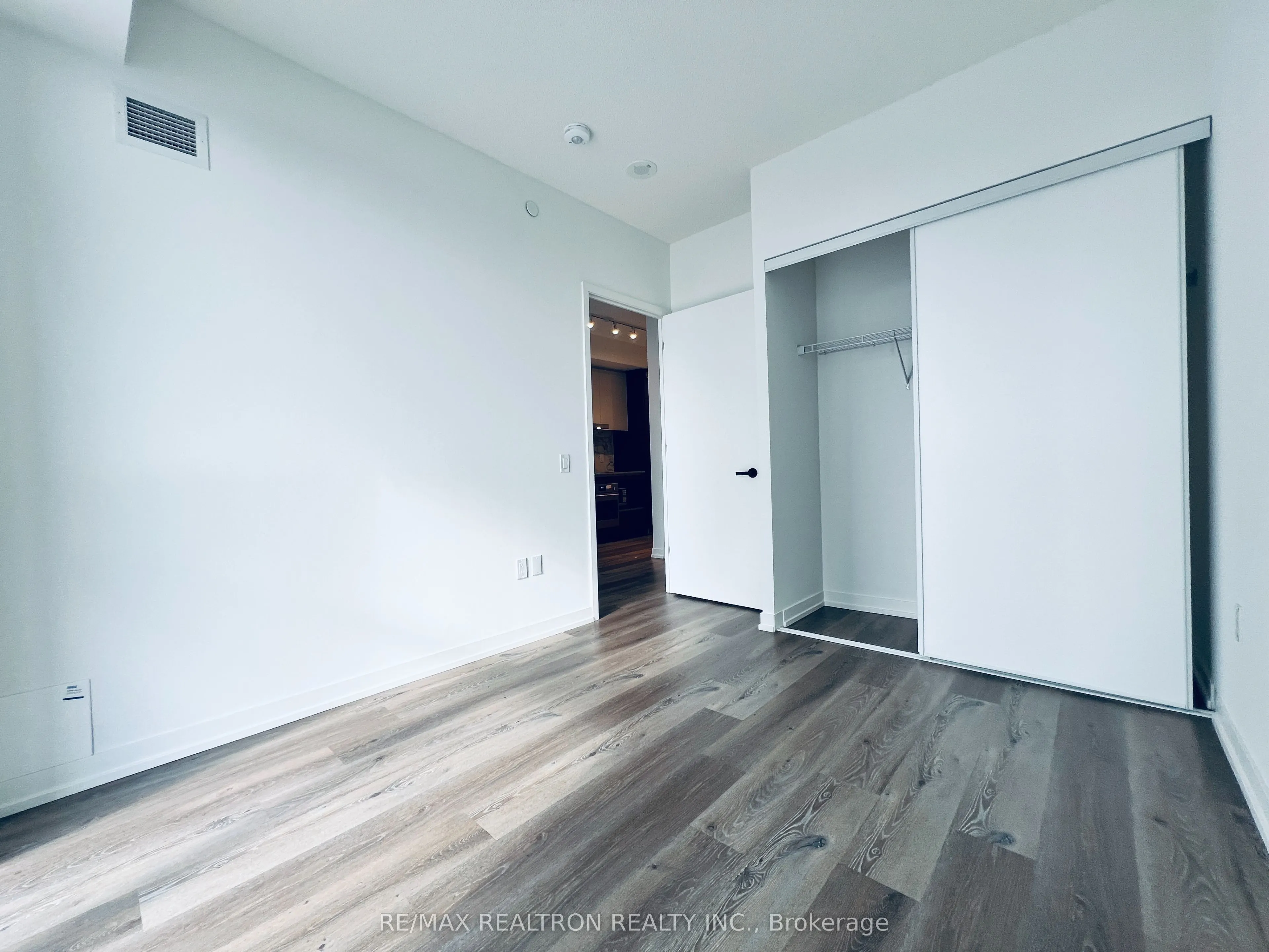 28 Interchange Way, #2015