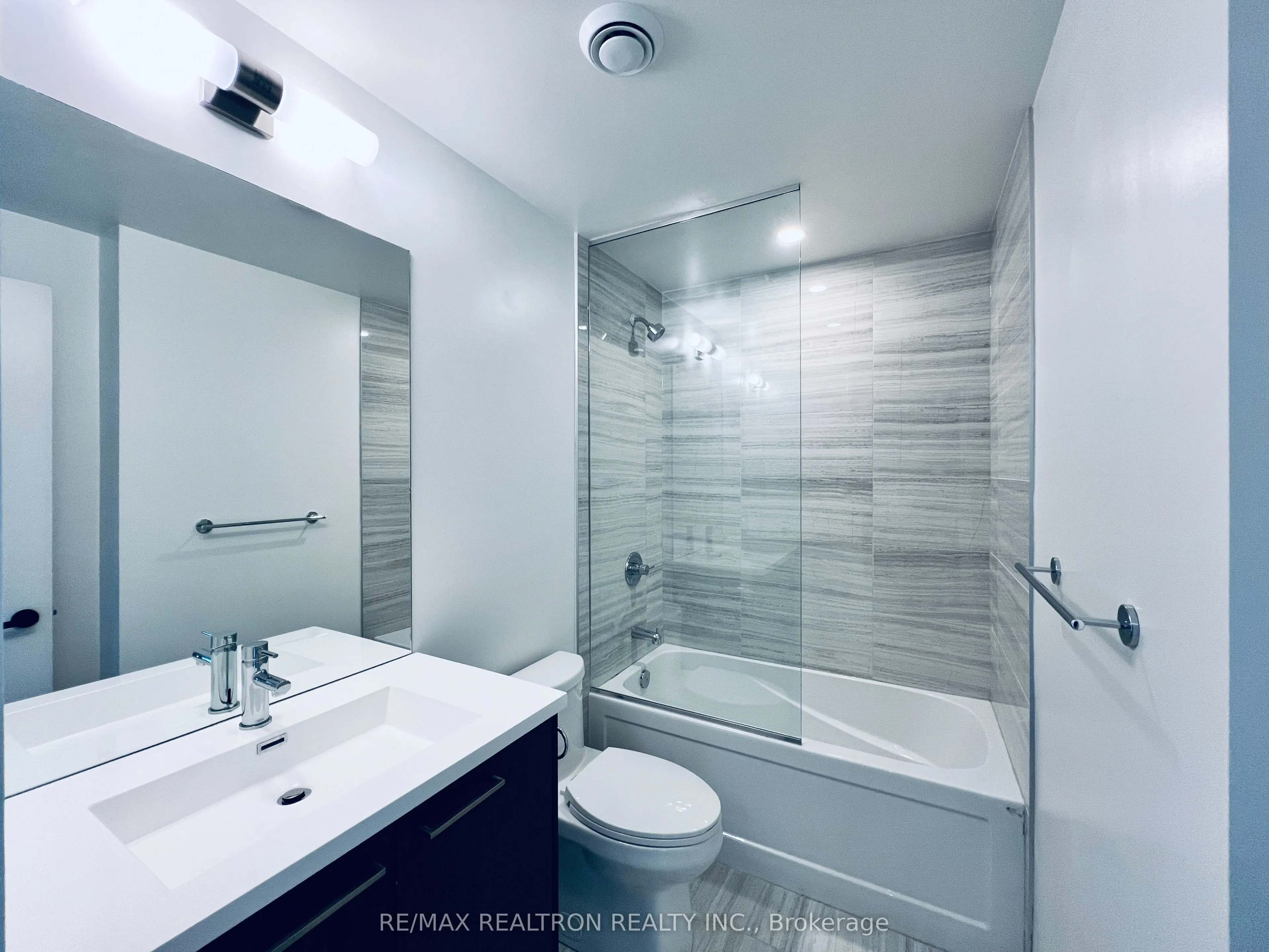 28 Interchange Way, #2015