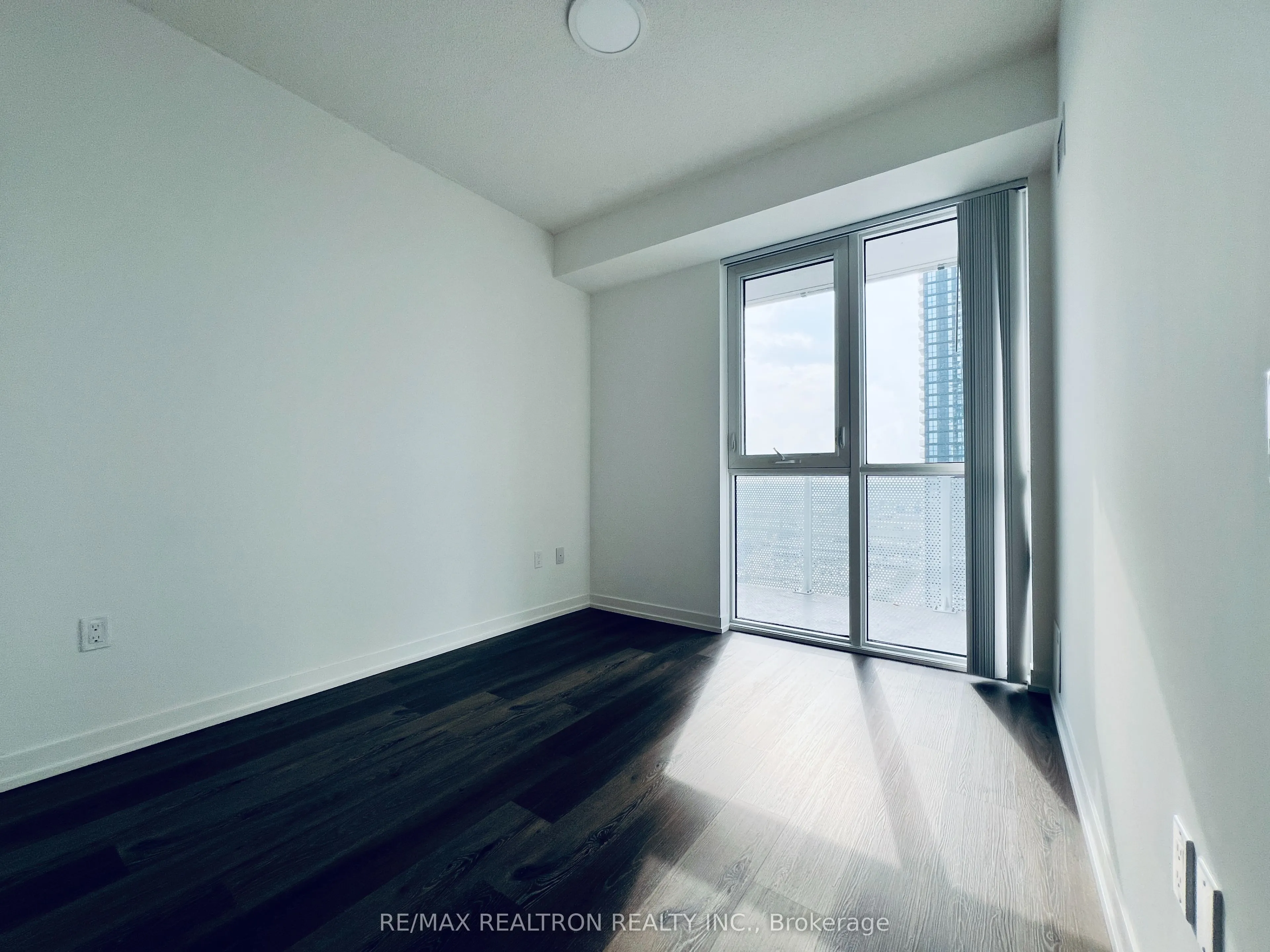 28 Interchange Way, #2015