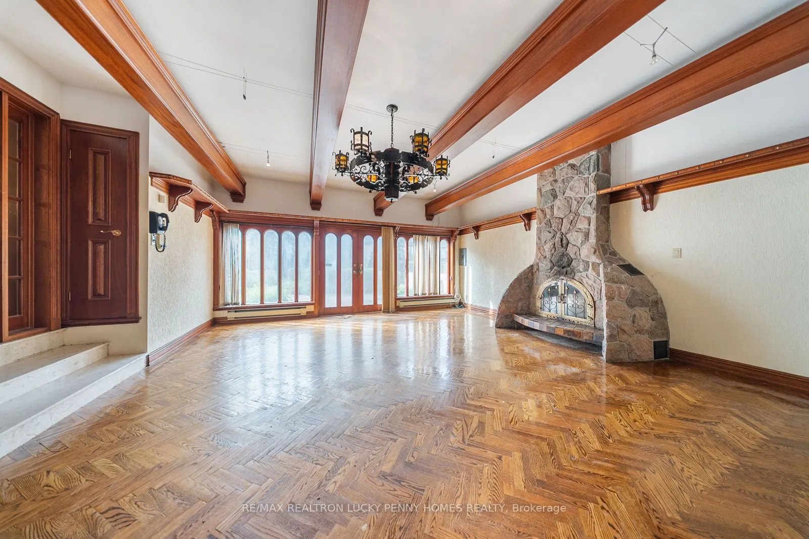6 SCANDIA Court
