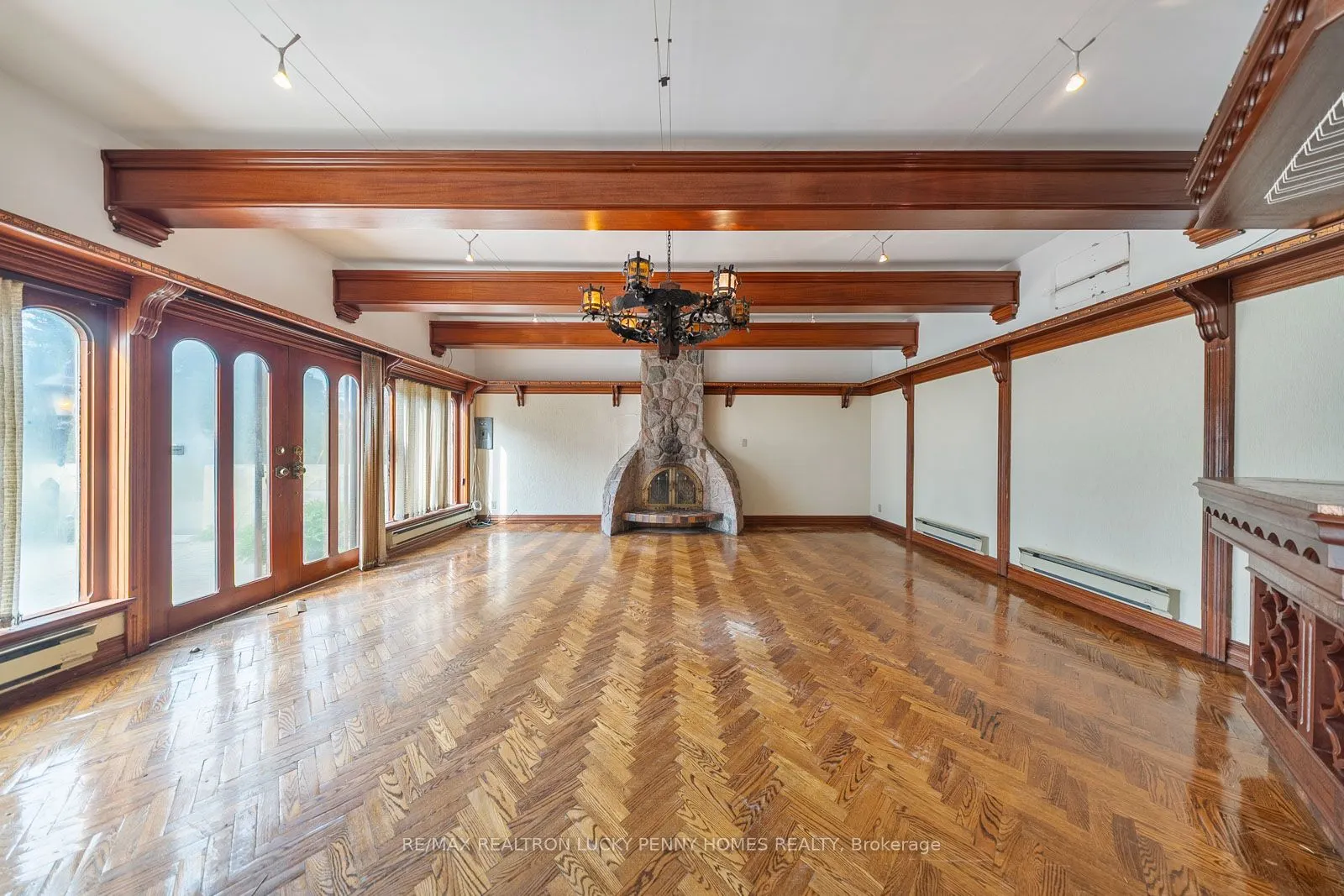 6 SCANDIA Court