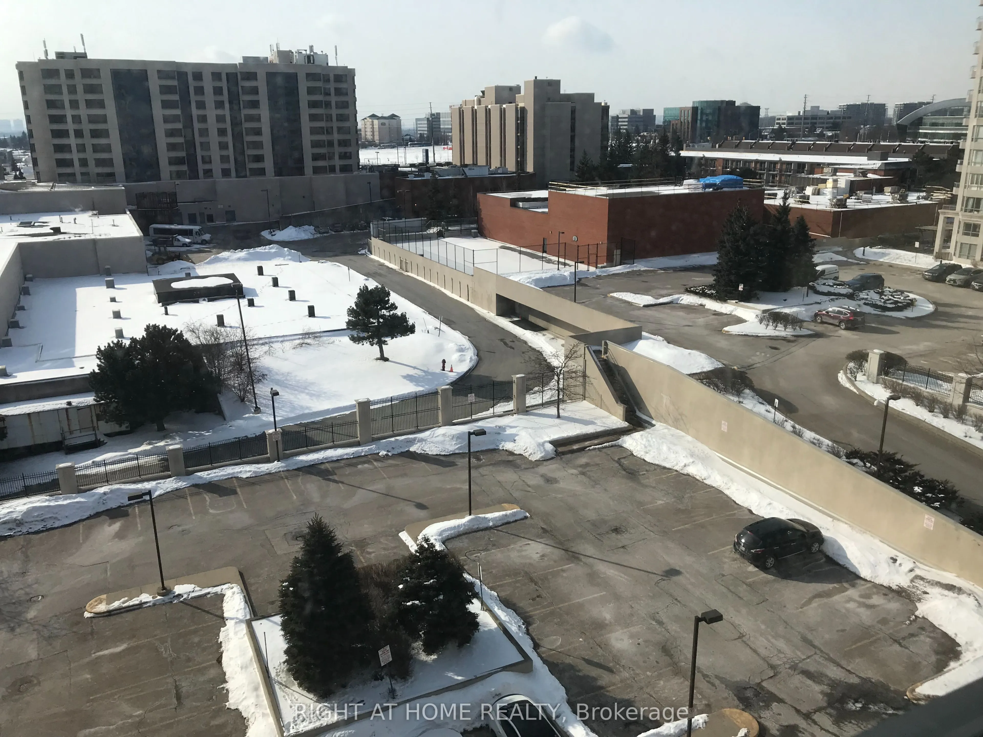 9017 Leslie Street, #920