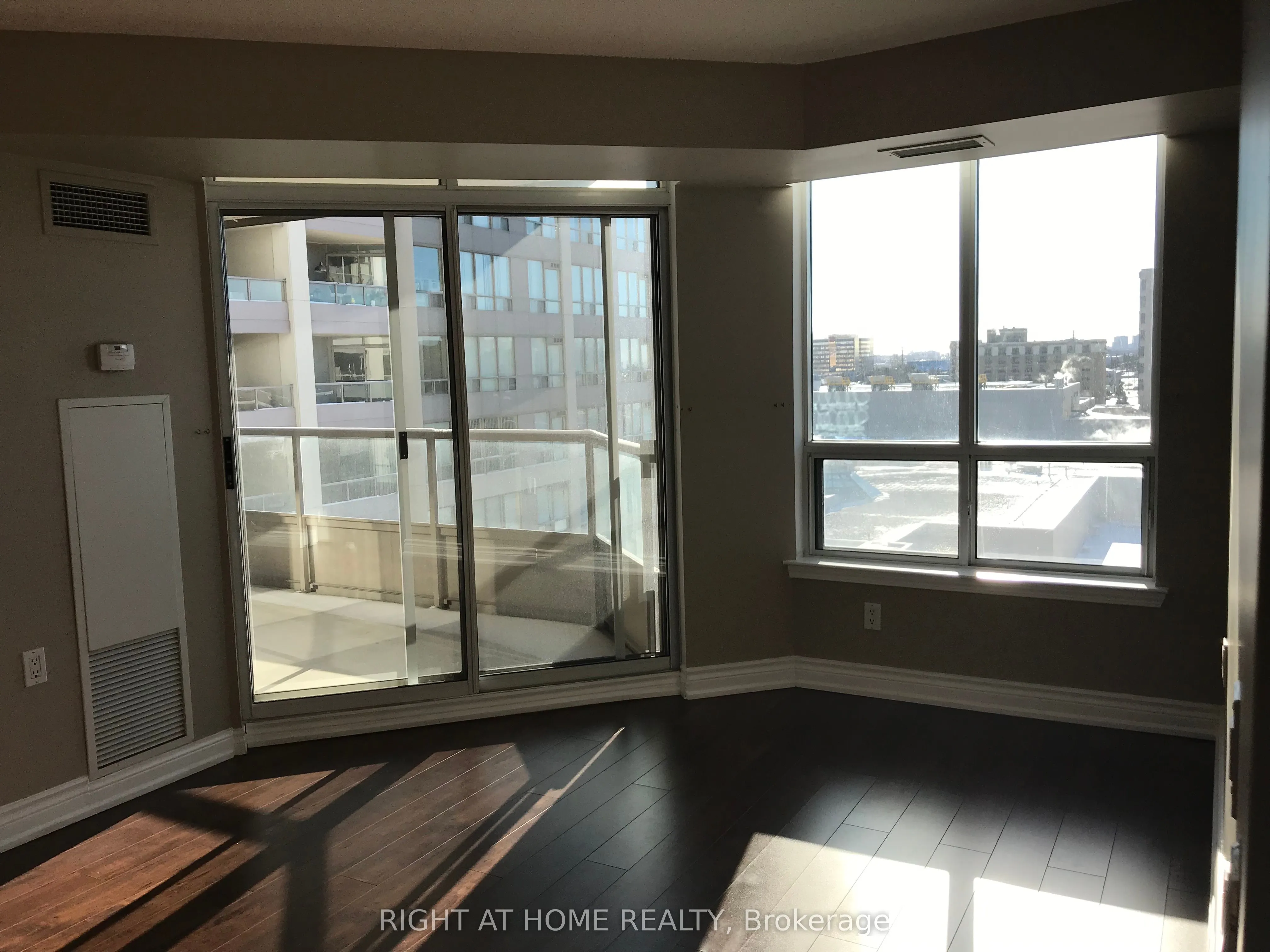 9017 Leslie Street, #920