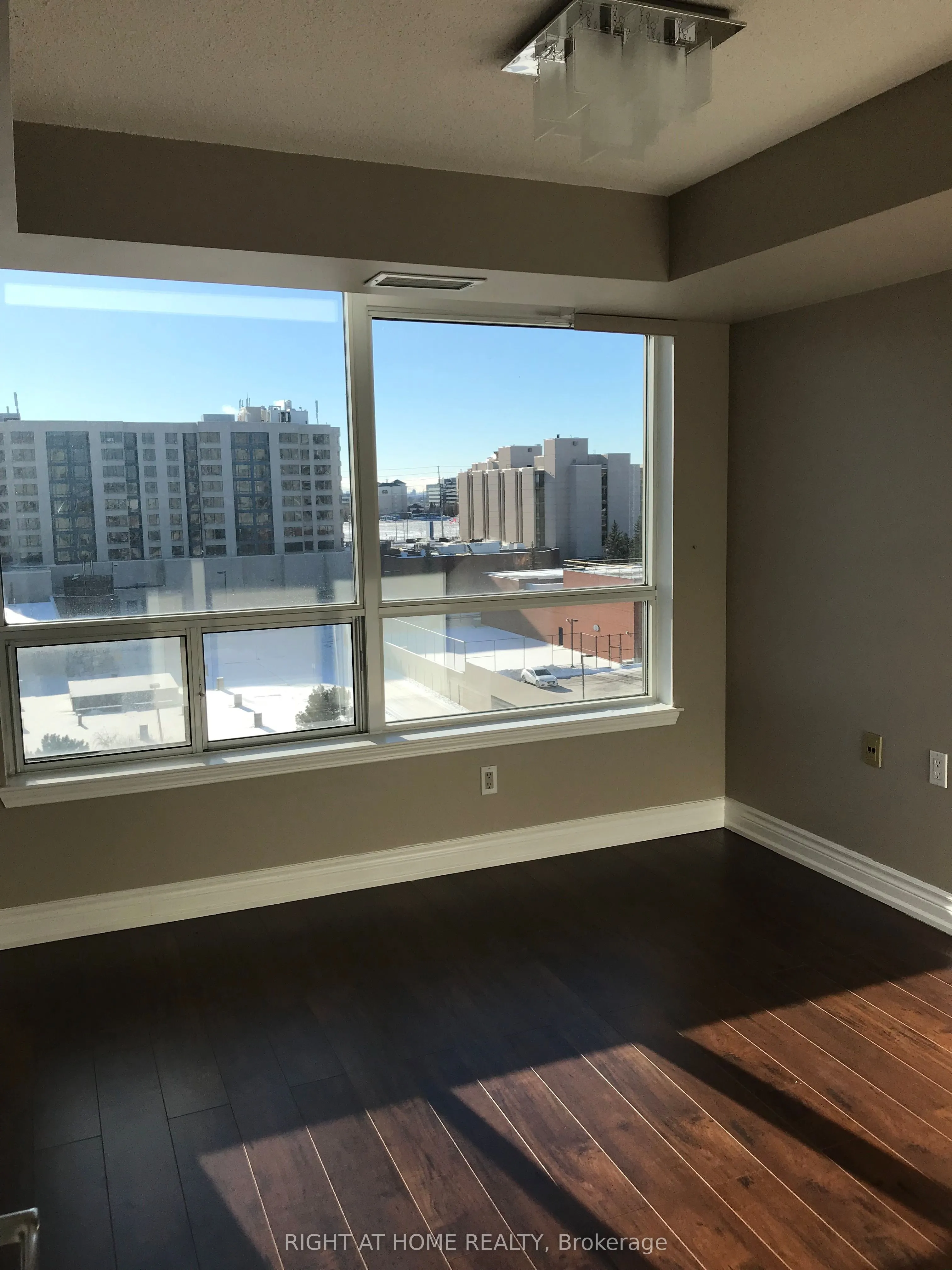 9017 Leslie Street, #920