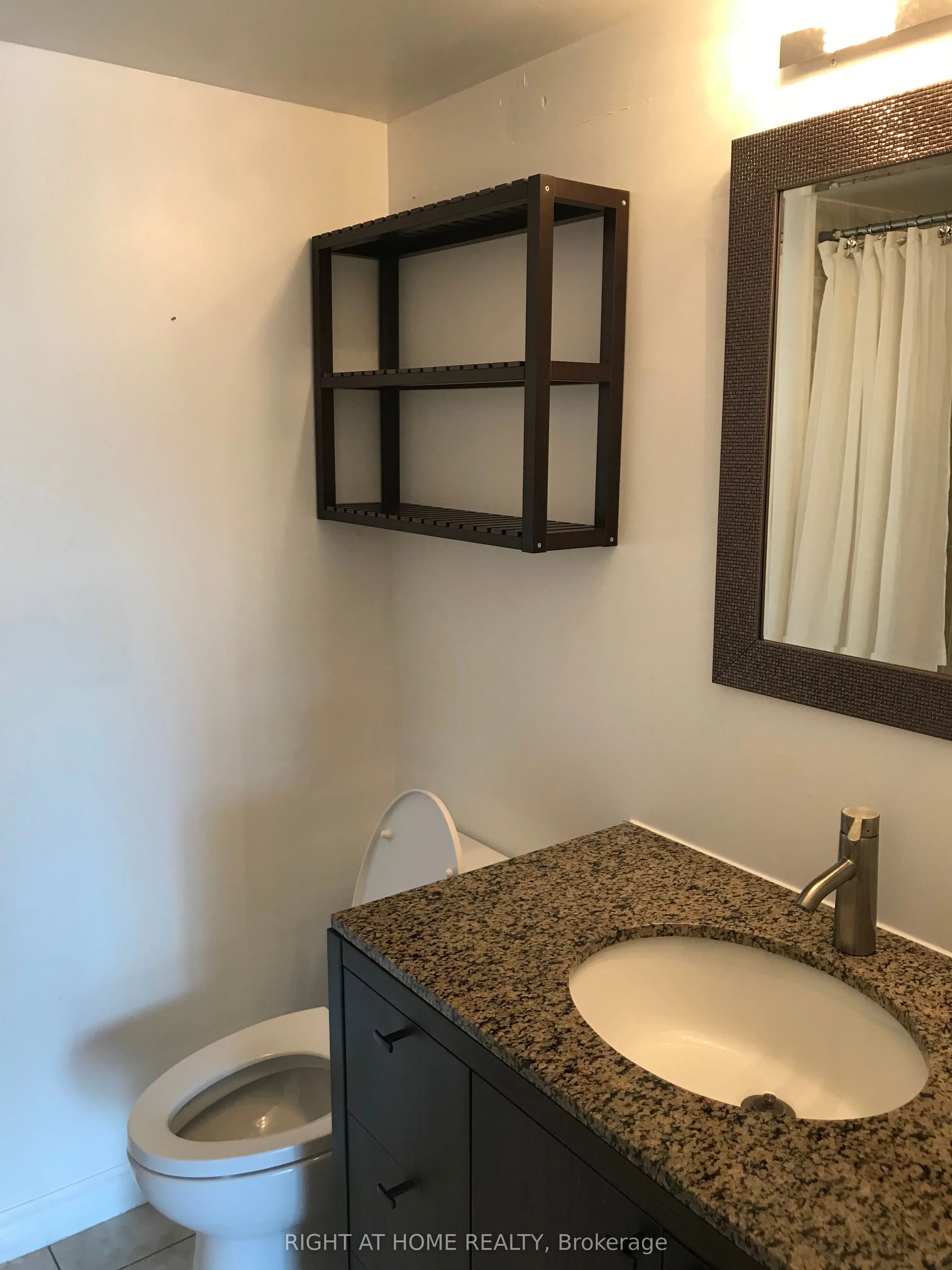 9017 Leslie Street, #920